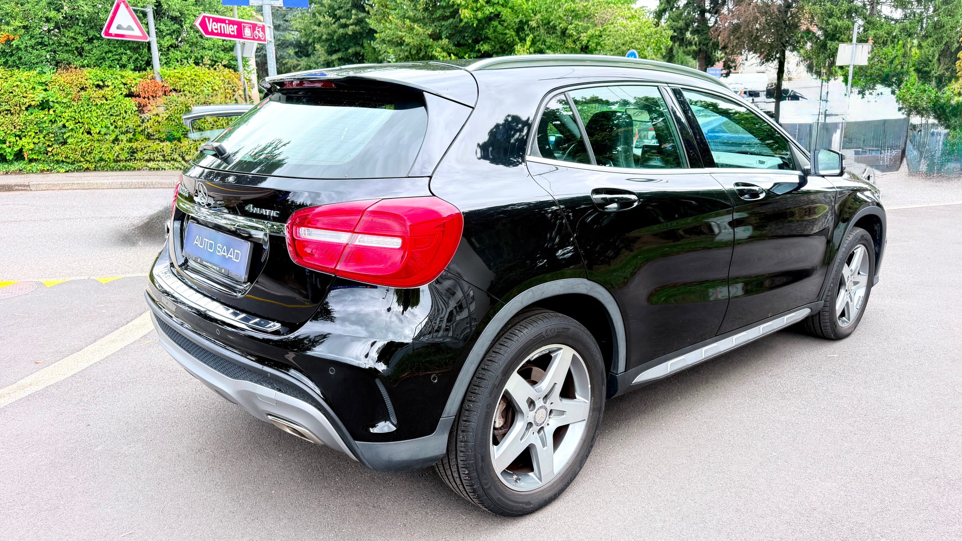 MERCEDES-BENZ GLA 220 d AMG Line 4Matic 7G-DCT-image-5