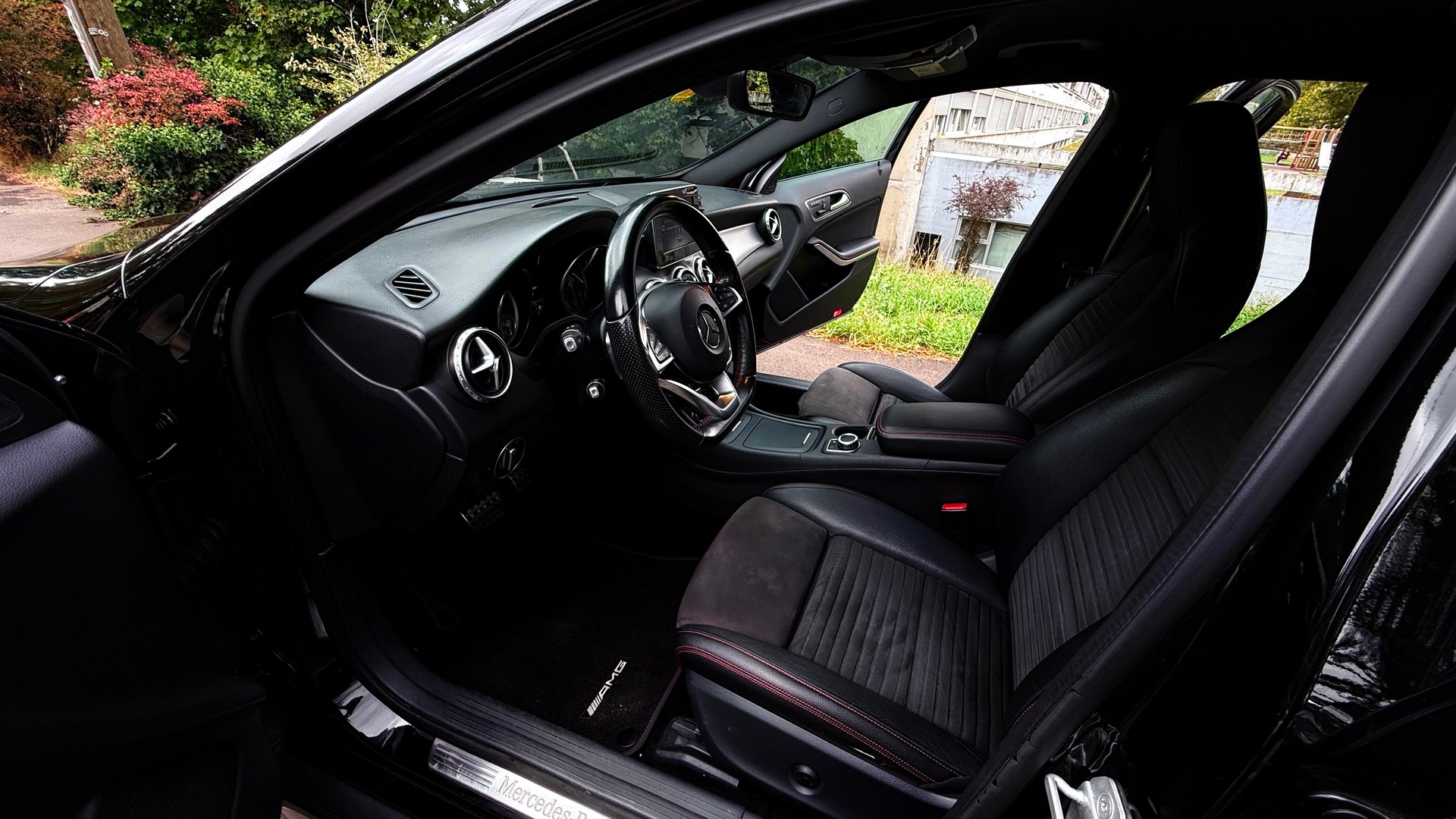 MERCEDES-BENZ GLA 220 d AMG Line 4Matic 7G-DCT-image-8