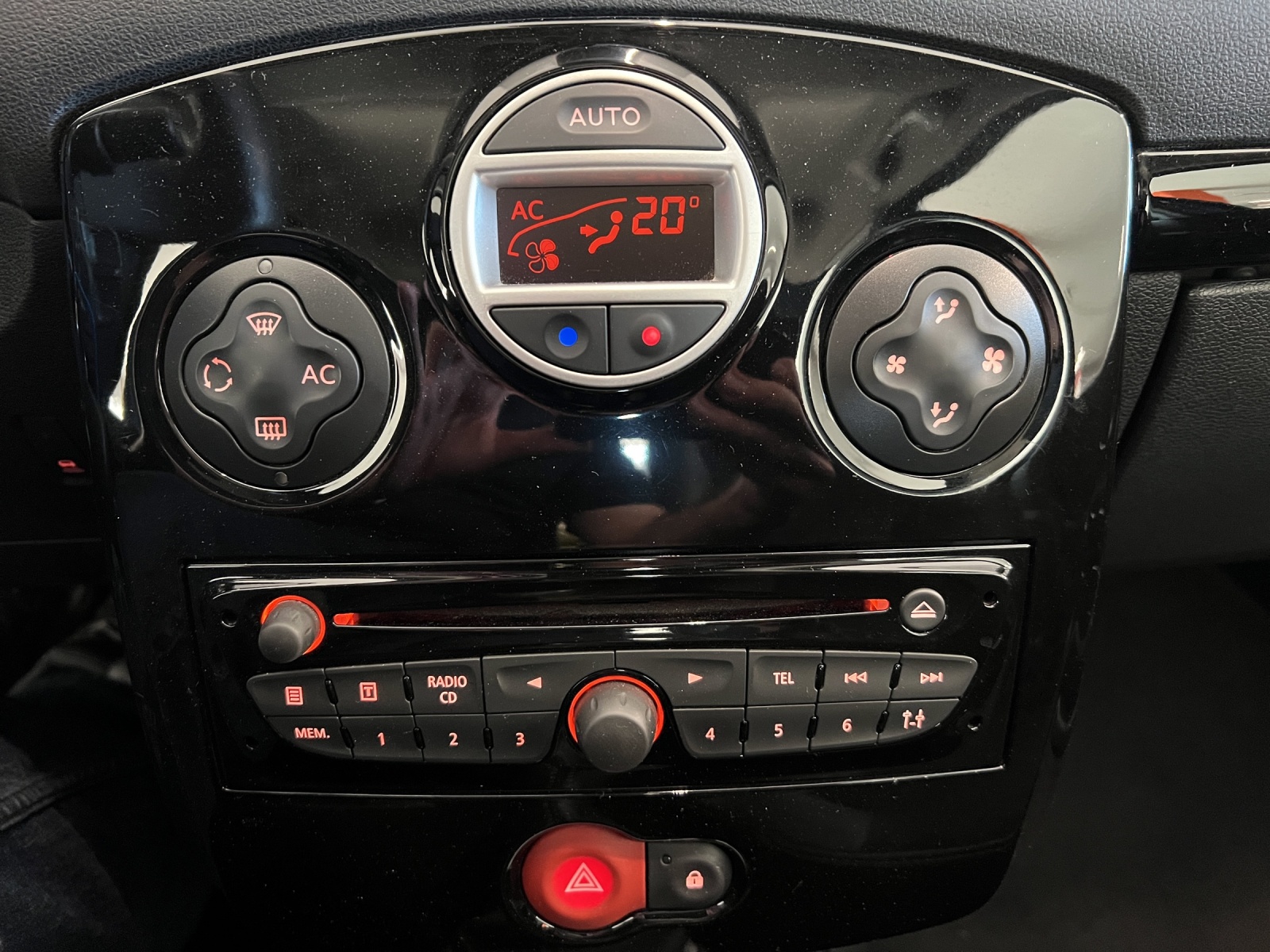 RENAULT Clio 1.2 16V Turbo Night&Day-image-11
