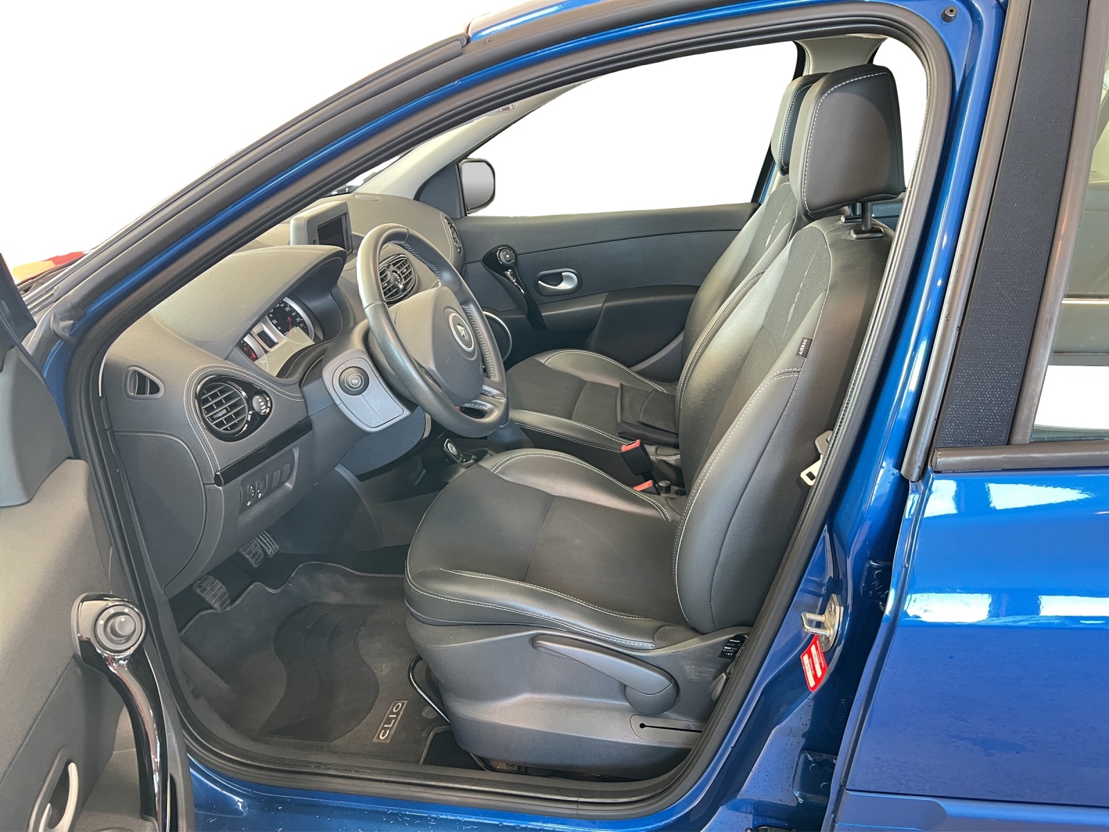 RENAULT Clio 1.2 16V Turbo Night&Day-image-8