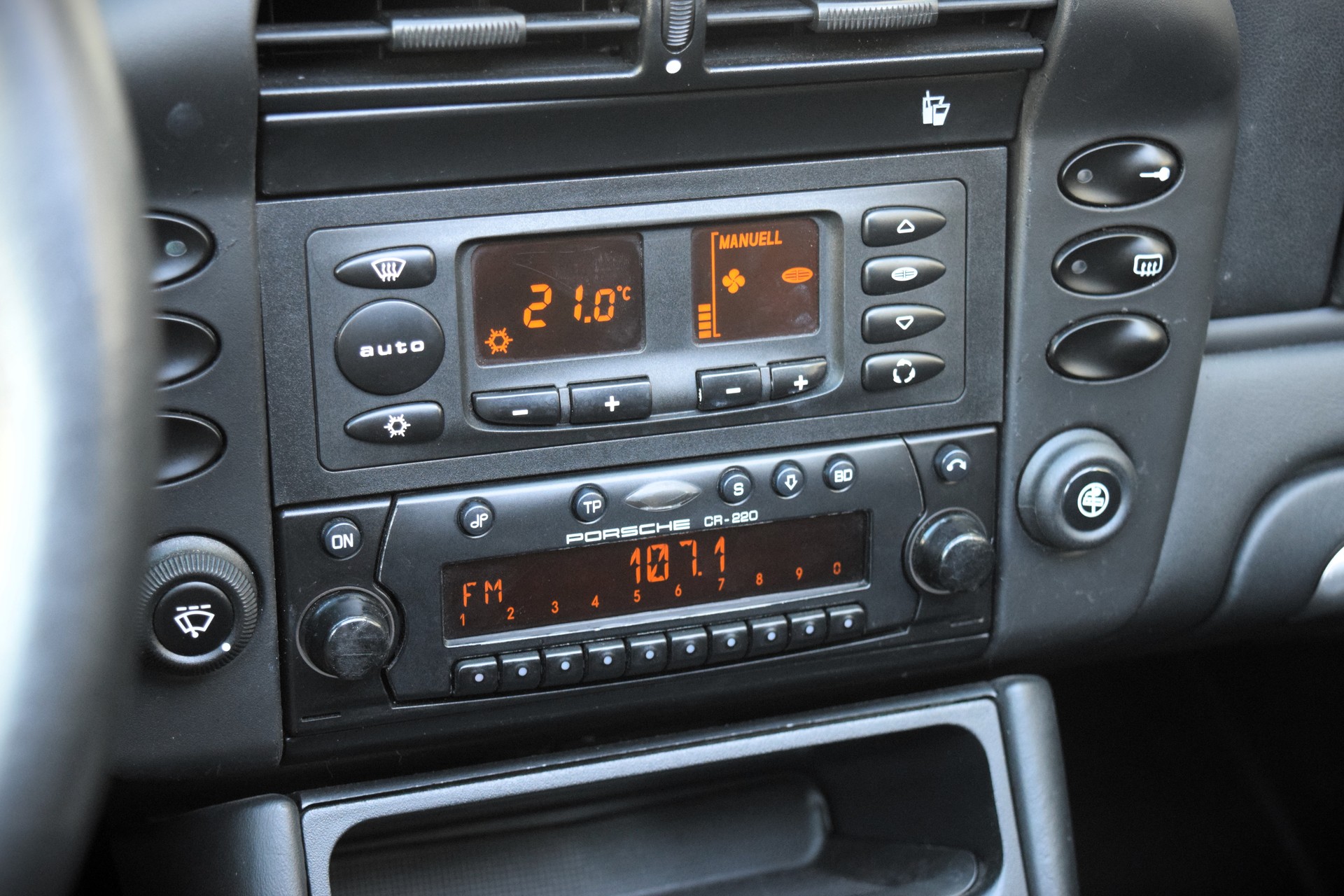PORSCHE 911 Carrera Targa-image-3