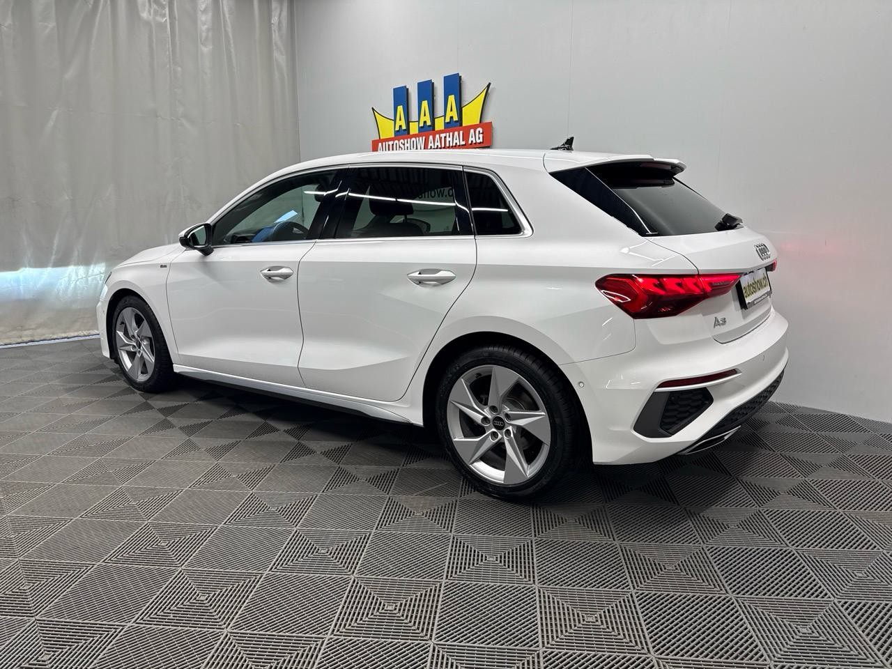 AUDI A3 Sportback 35 TFSI S line S-tronic-image-1