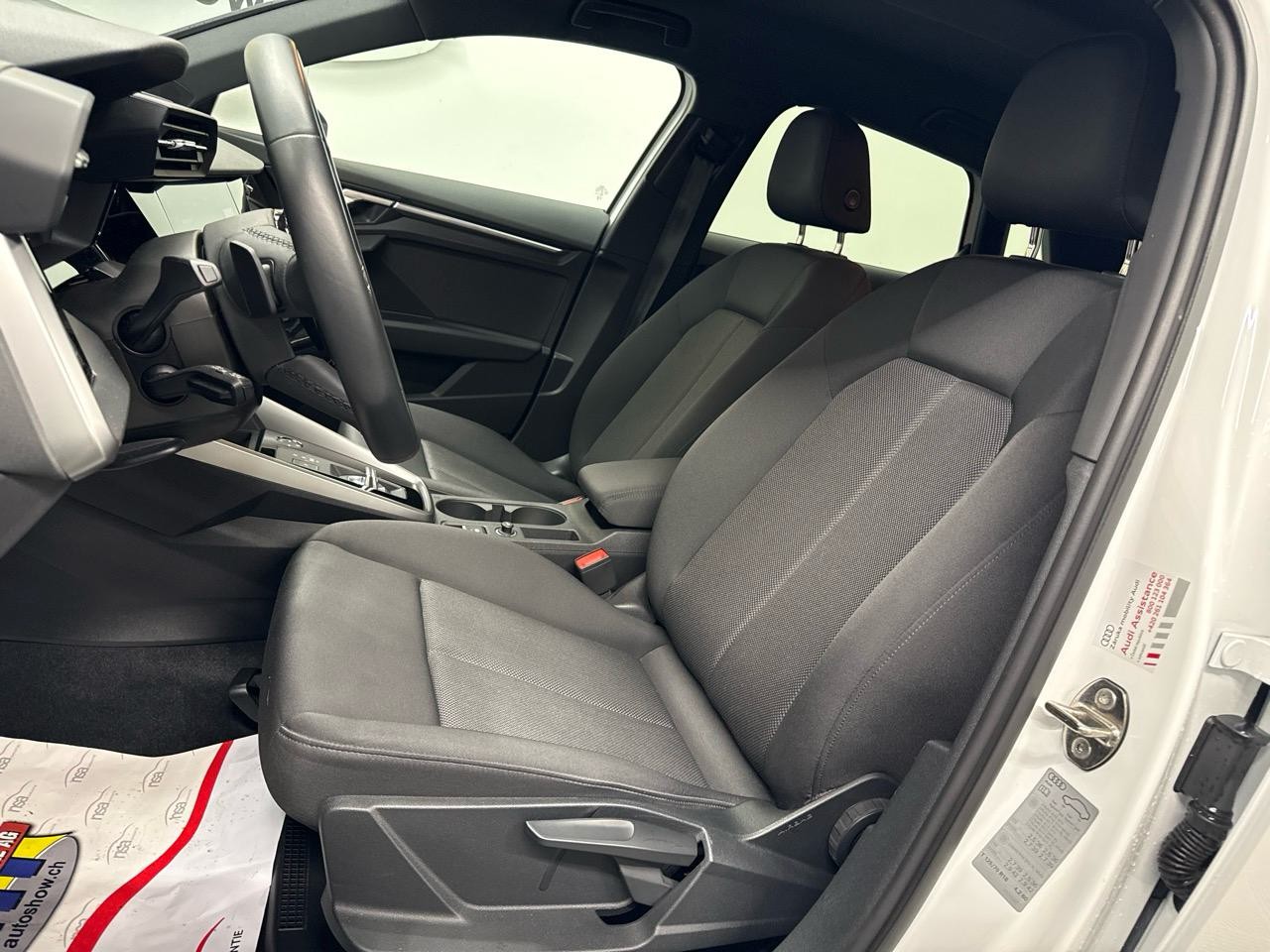 AUDI A3 Sportback 35 TFSI S line S-tronic-image-3
