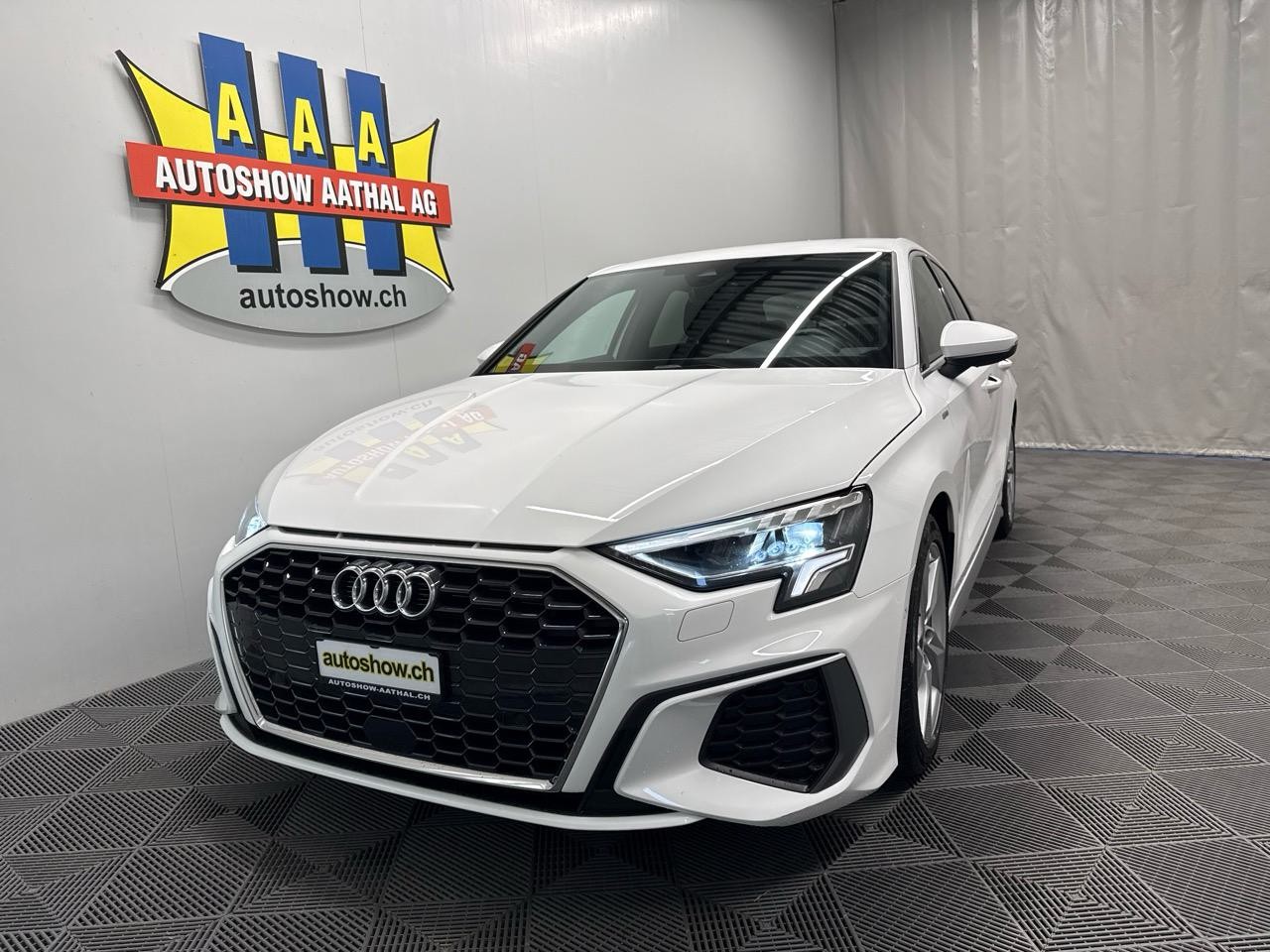 AUDI A3 Sportback 35 TFSI S line S-tronic-image-13
