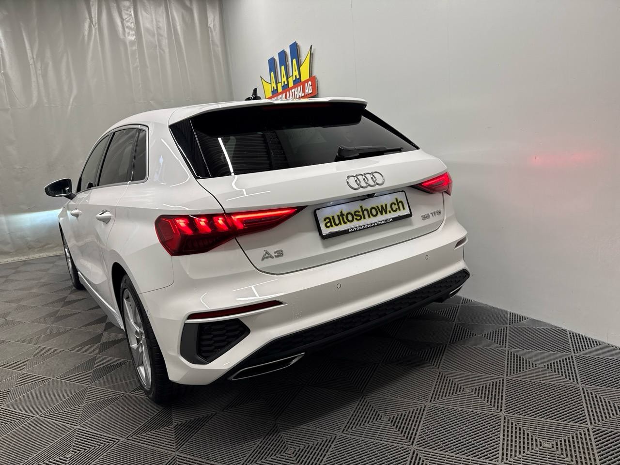 AUDI A3 Sportback 35 TFSI S line S-tronic-image-11