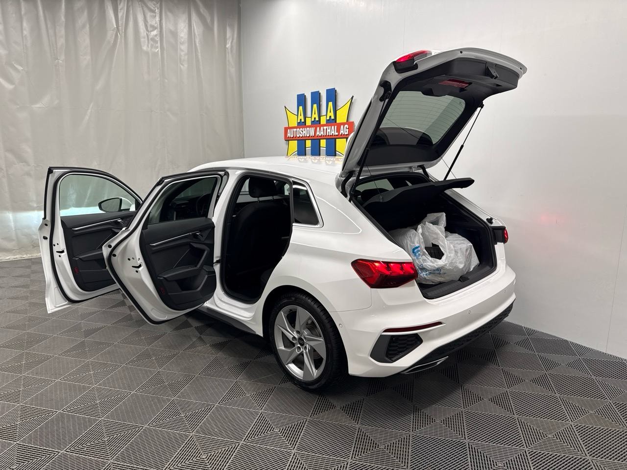 AUDI A3 Sportback 35 TFSI S line S-tronic-image-10