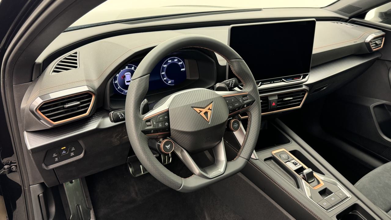 CUPRA LEON ST 2.0 TSI VZ Black Edition-image-6