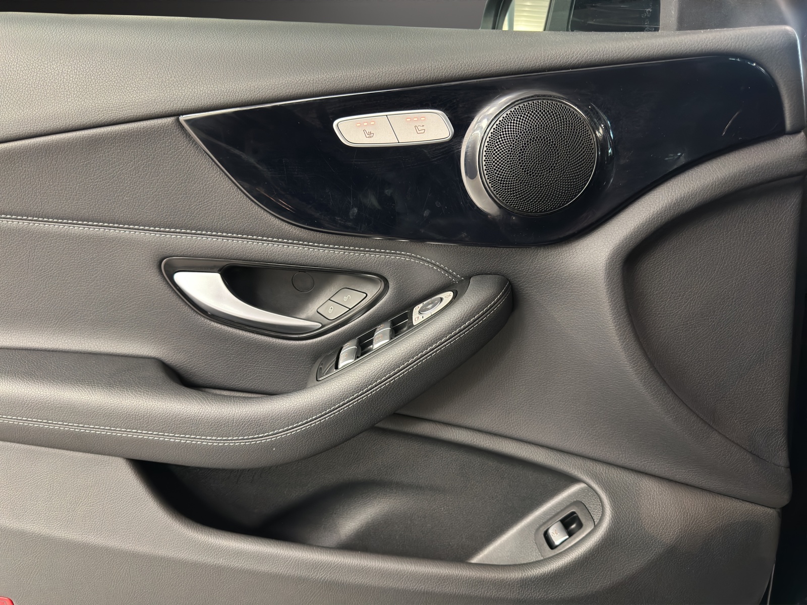 MERCEDES-BENZ C 200 4Matic-image-12