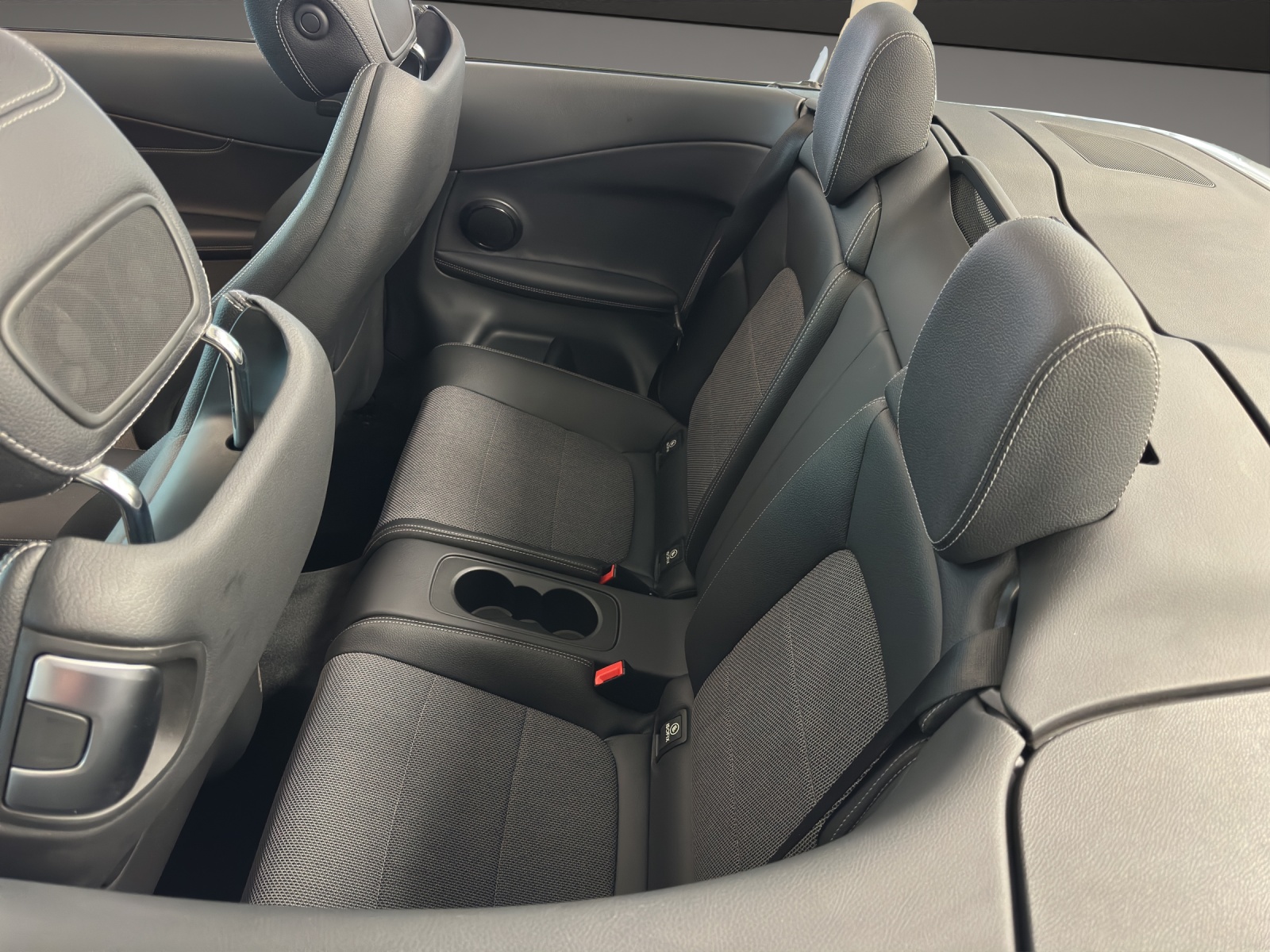 MERCEDES-BENZ C 200 4Matic-image-11