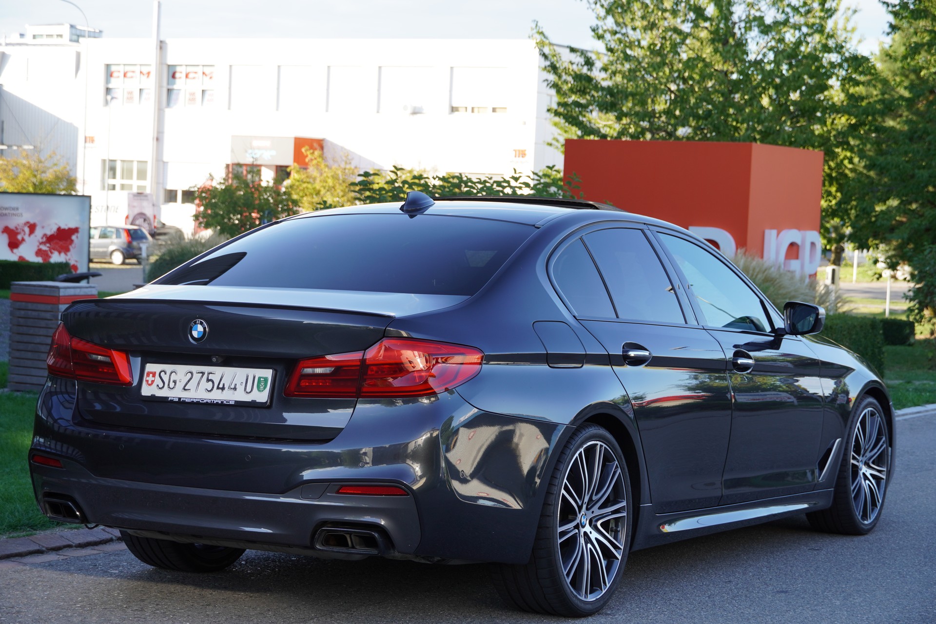 BMW M550i xDrive Steptronic-image-4