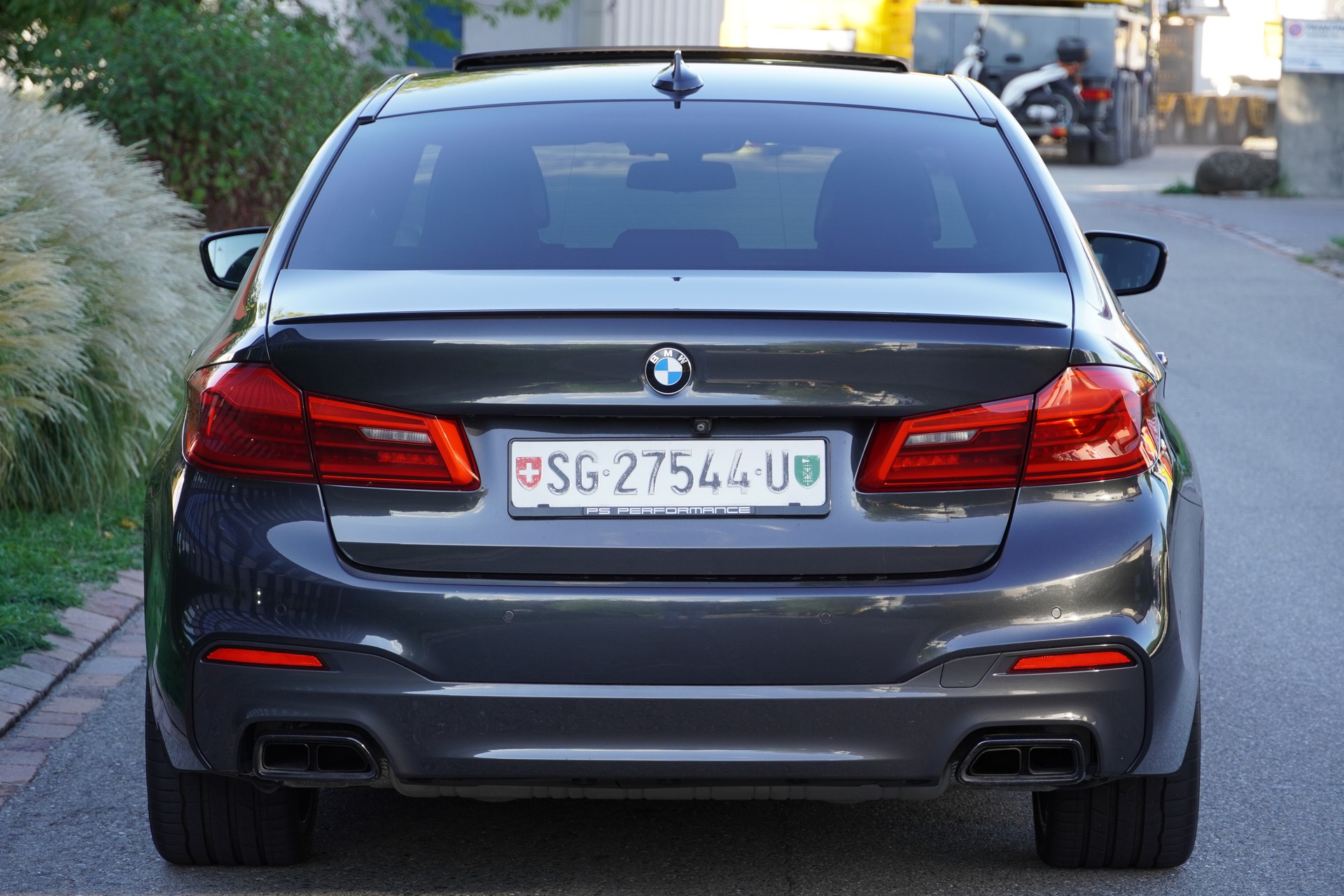 BMW M550i xDrive Steptronic-image-6