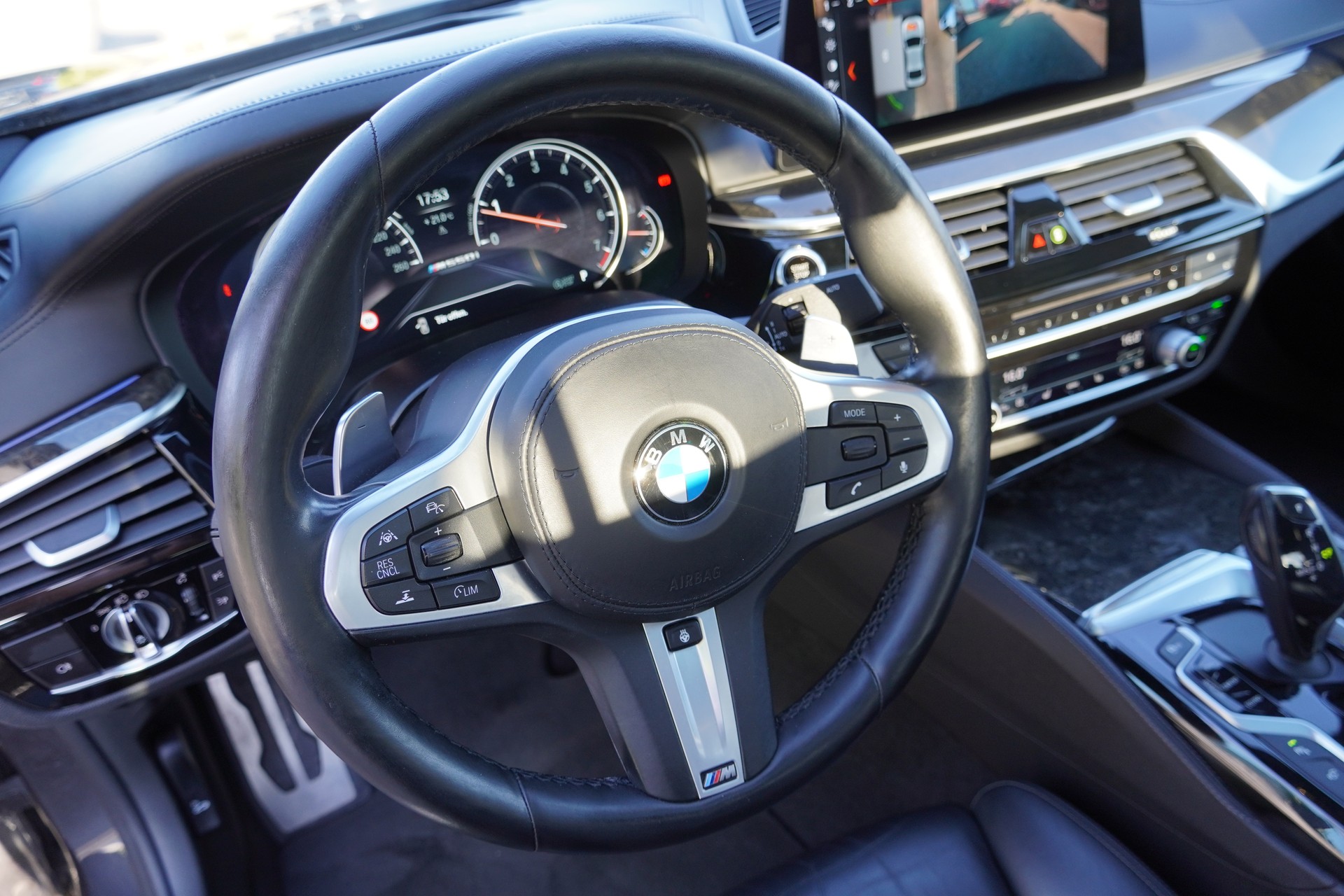 BMW M550i xDrive Steptronic-image-11
