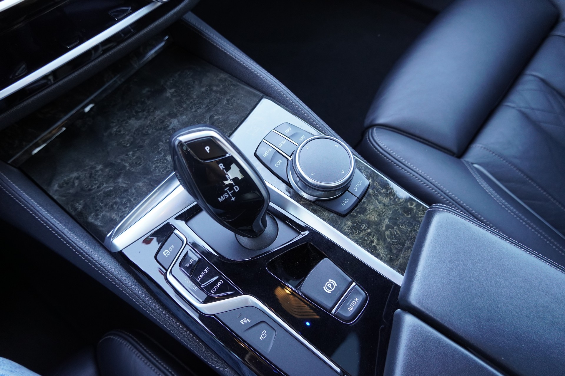 BMW M550i xDrive Steptronic-image-9