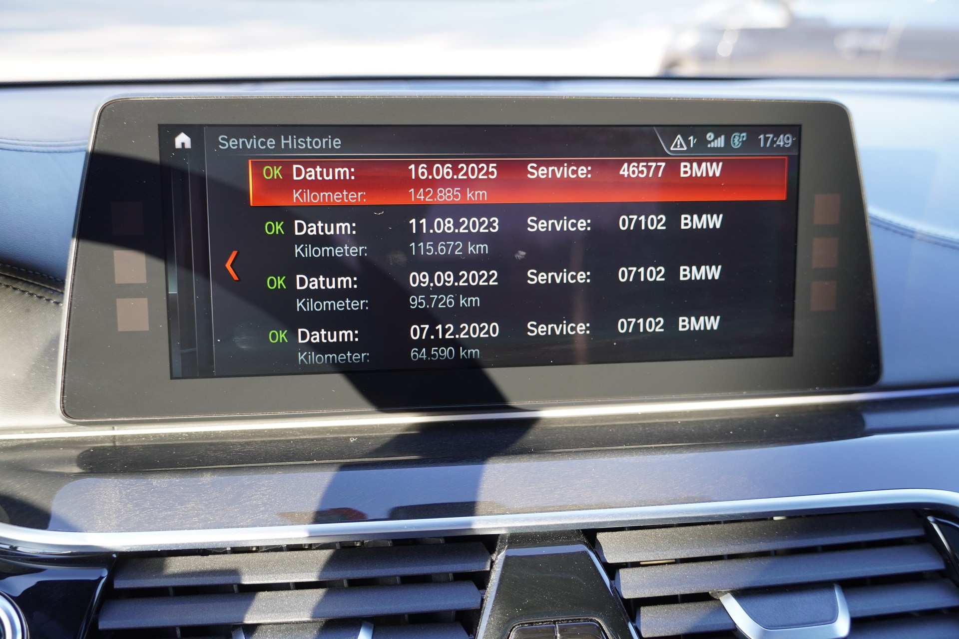 BMW M550i xDrive Steptronic-image-12