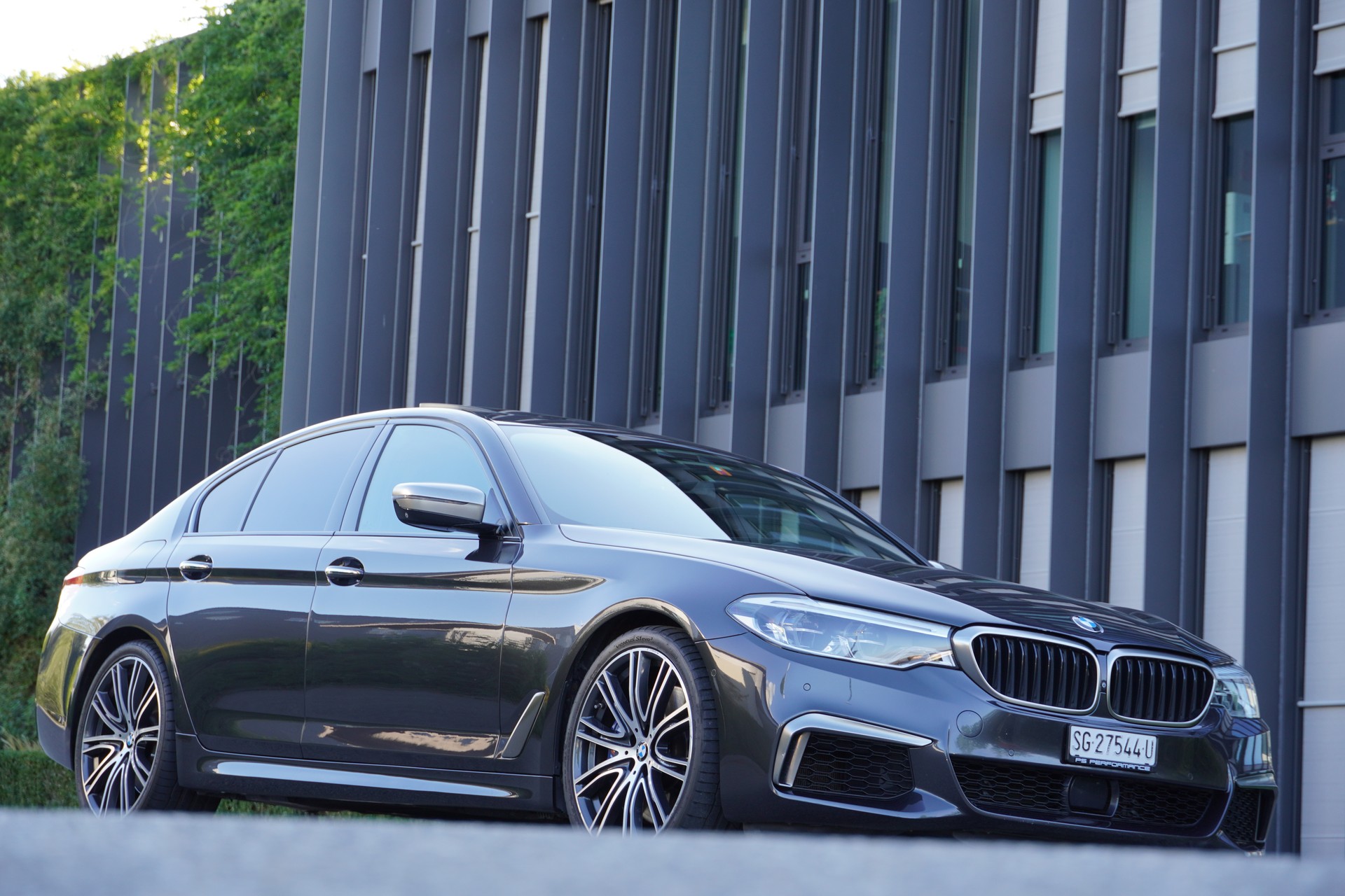 BMW M550i xDrive Steptronic-image-1