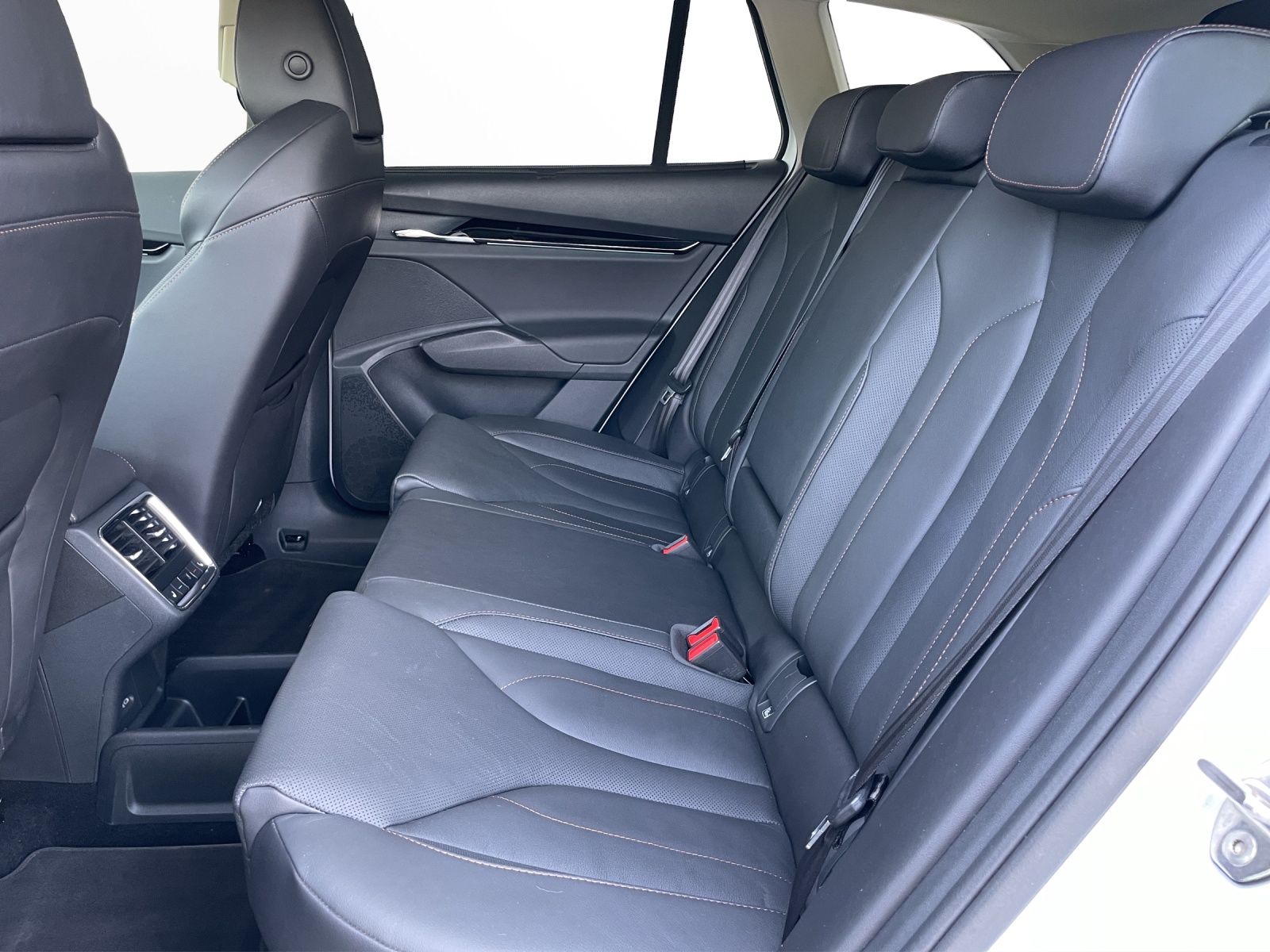 SKODA Enyaq iV 80-image-13