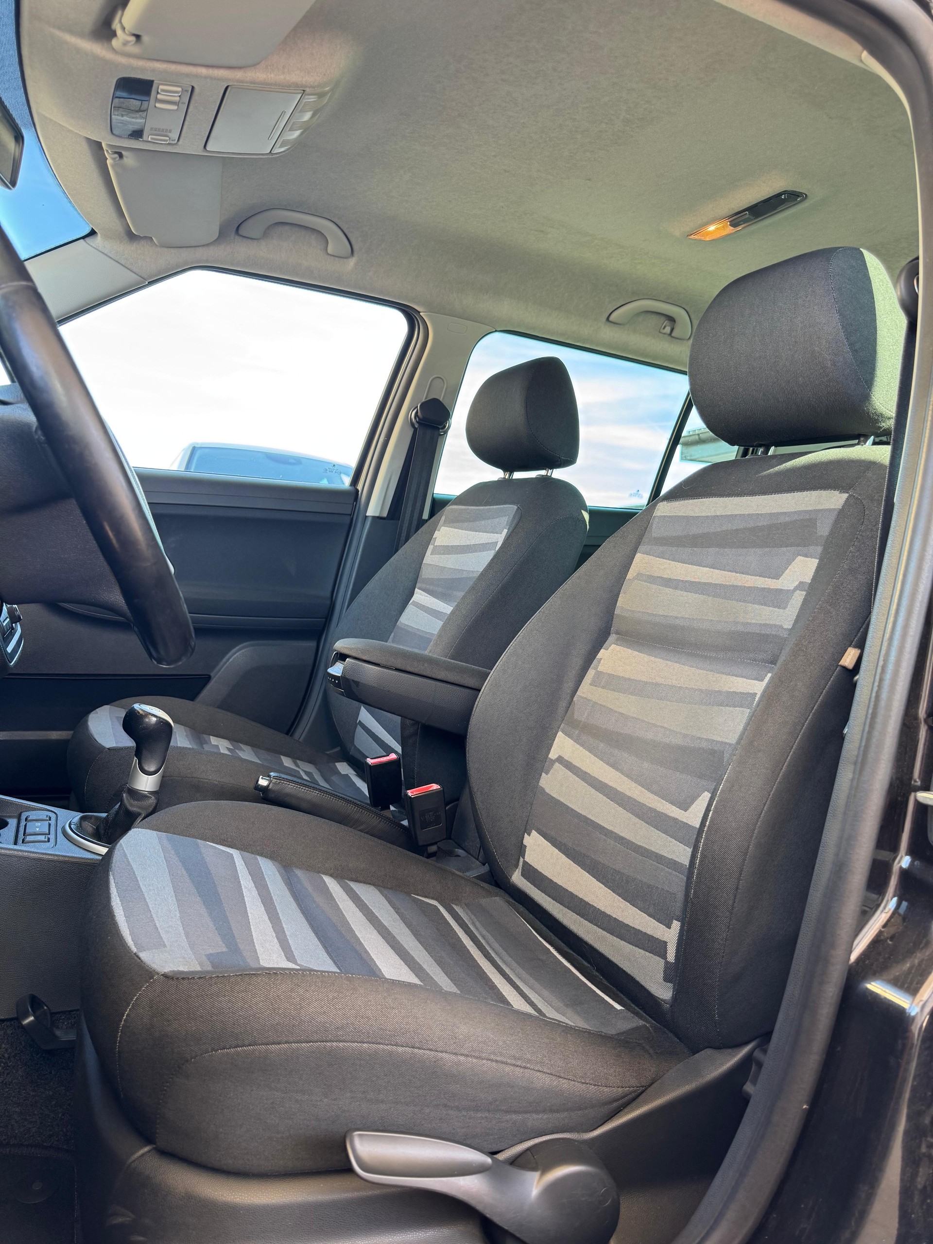 SKODA Fabia 1.4 Elegance-image-10