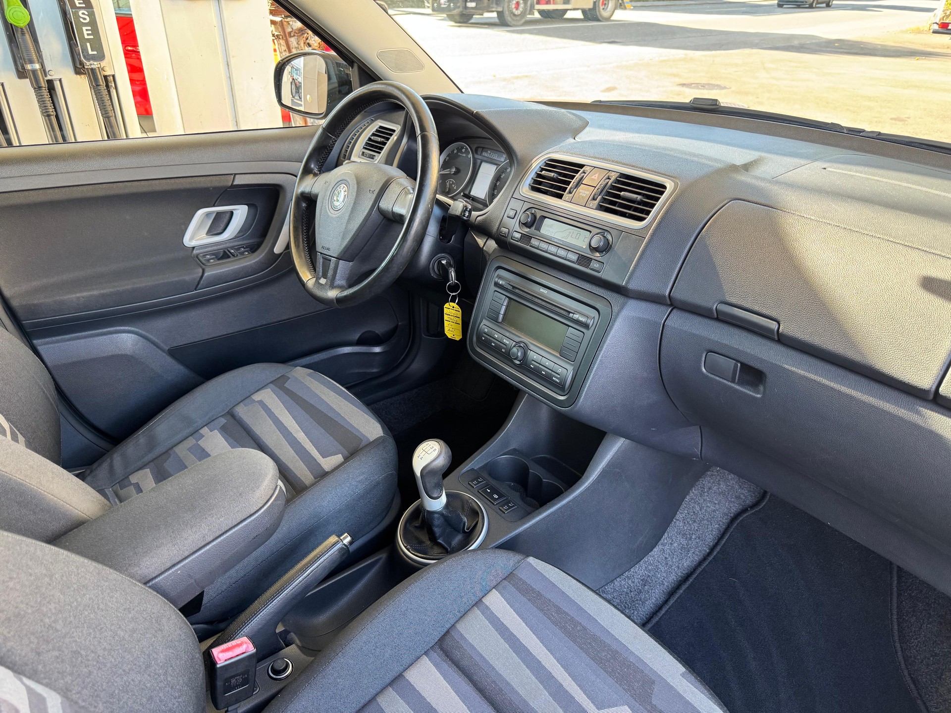 SKODA Fabia 1.4 Elegance-image-11
