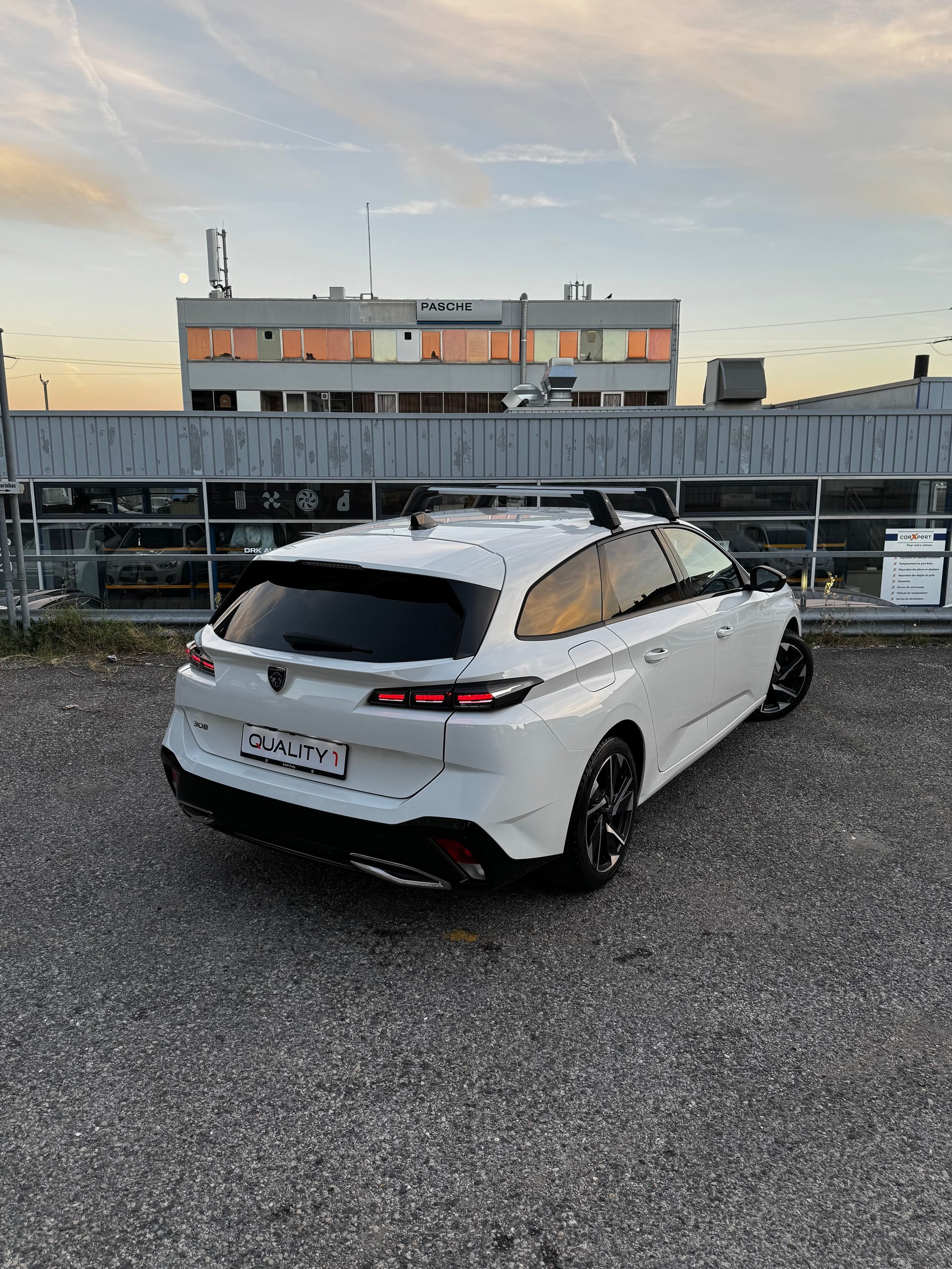 PEUGEOT 308 SW 1.5 BlueHDI Allure Pack EAT8-image-5