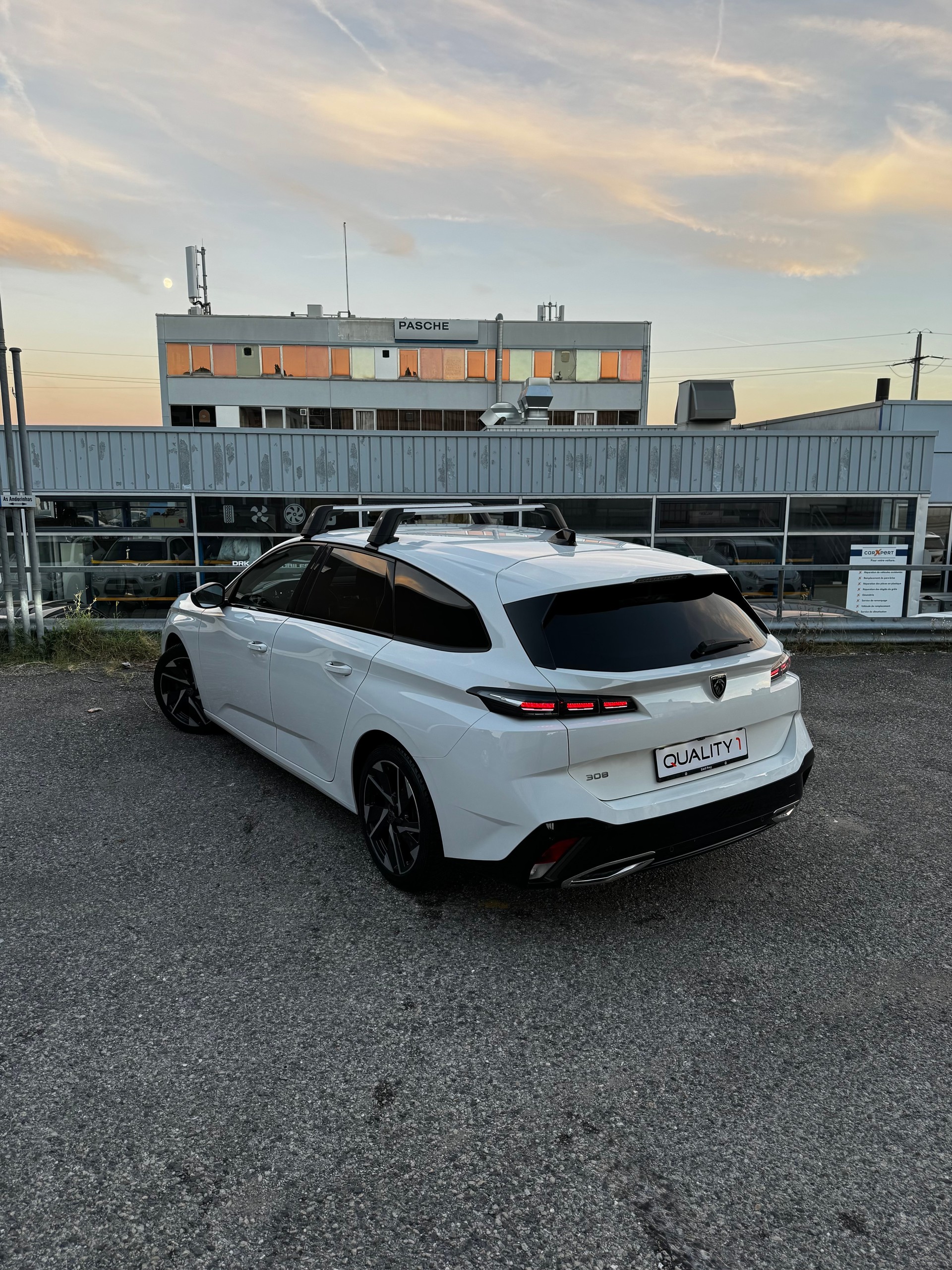 PEUGEOT 308 SW 1.5 BlueHDI Allure Pack EAT8-image-3