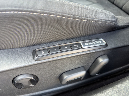 VW Golf 2.0 TSI Style DSG 4M-image-14