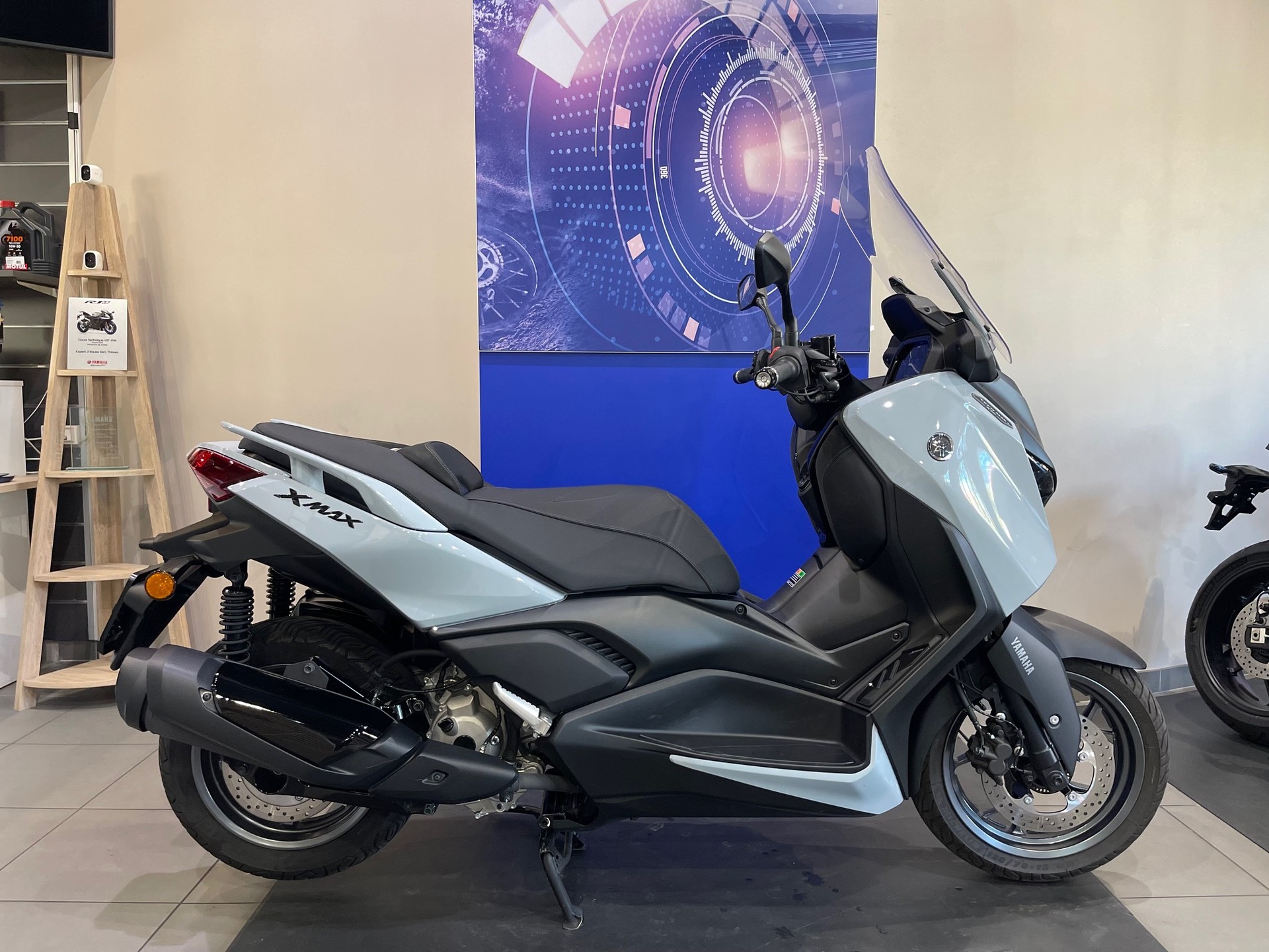 YAMAHA X-Max 300 Tech Max+-showroom-element-1