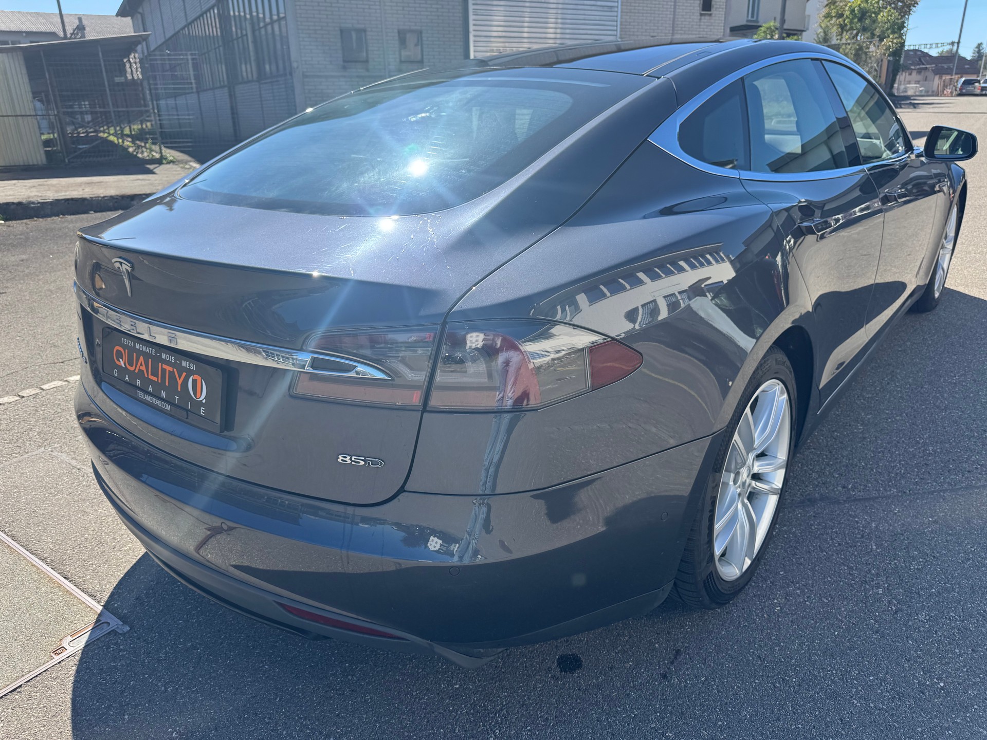 TESLA Model S 85 D-image-5