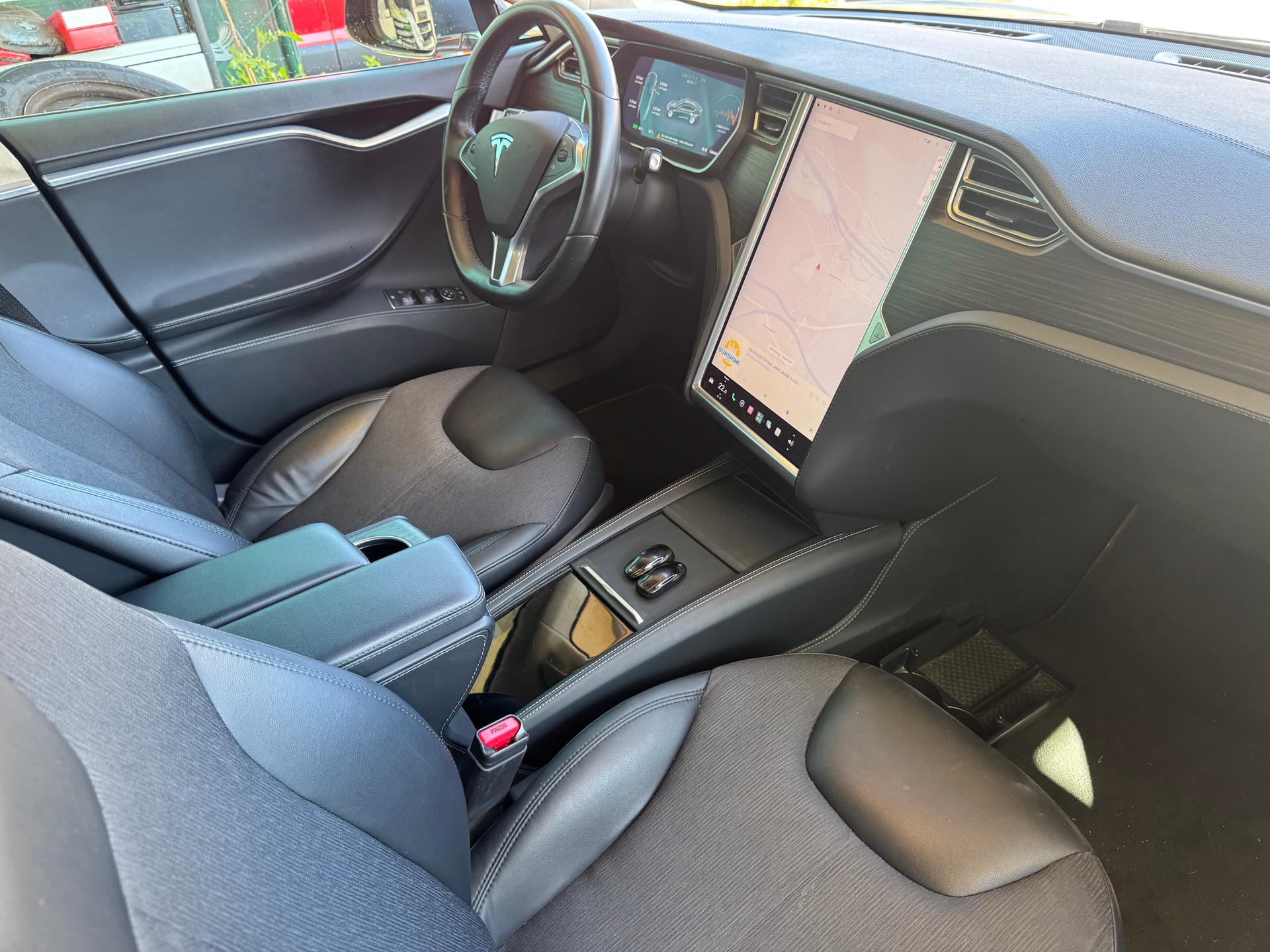 TESLA Model S 85 D-image-12