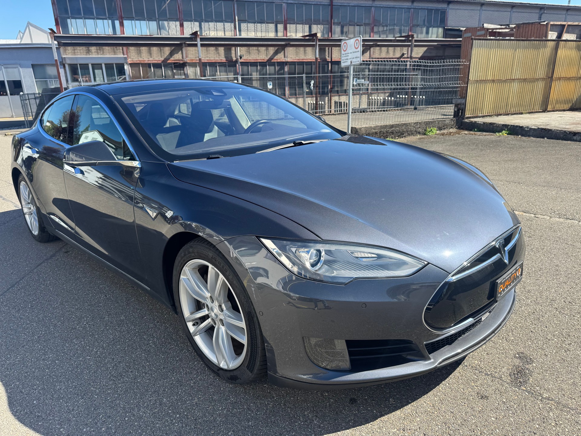 TESLA Model S 85 D-image-7