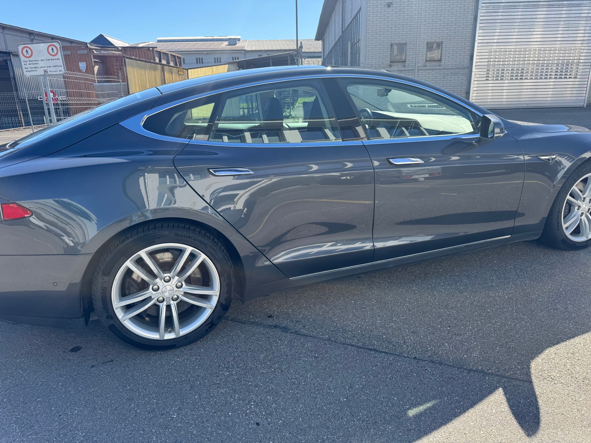 TESLA Model S 85 D-image-6