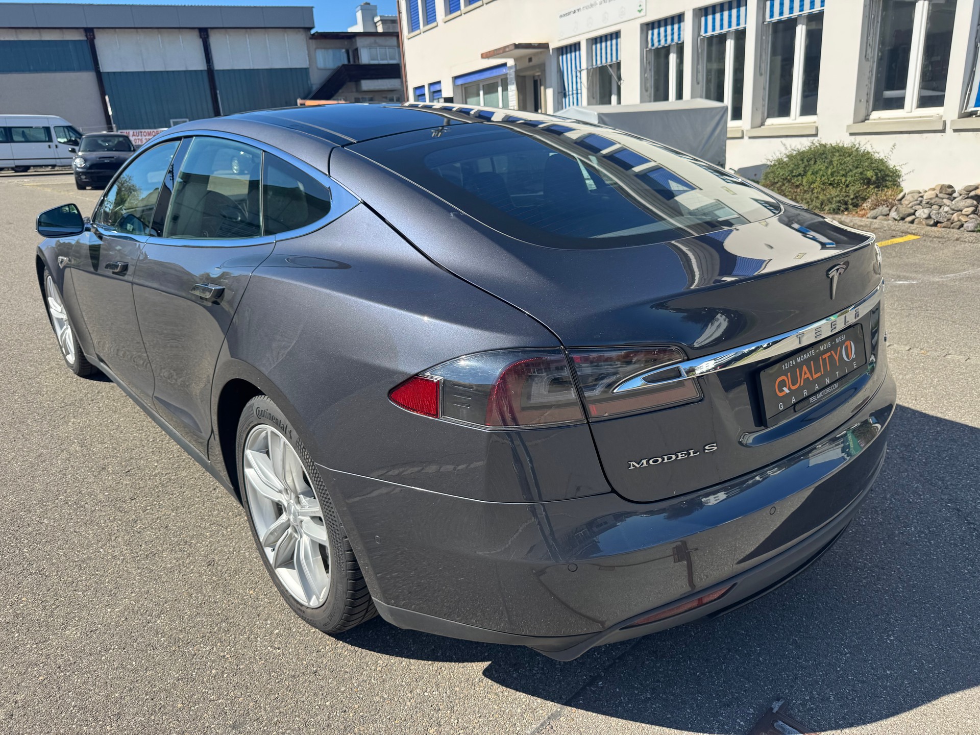 TESLA Model S 85 D-image-4