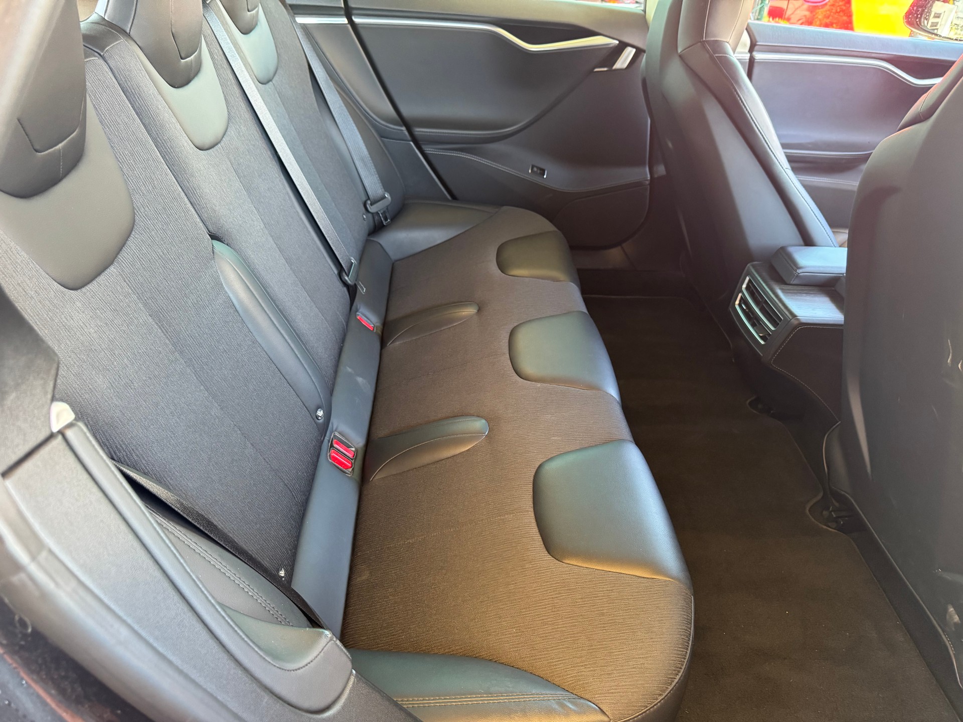 TESLA Model S 85 D-image-13