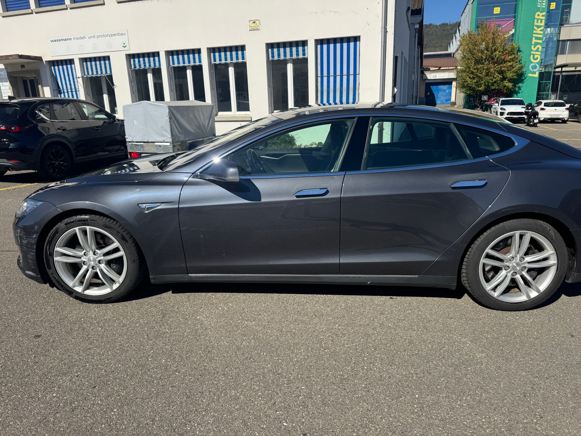TESLA Model S 85 D-image-3