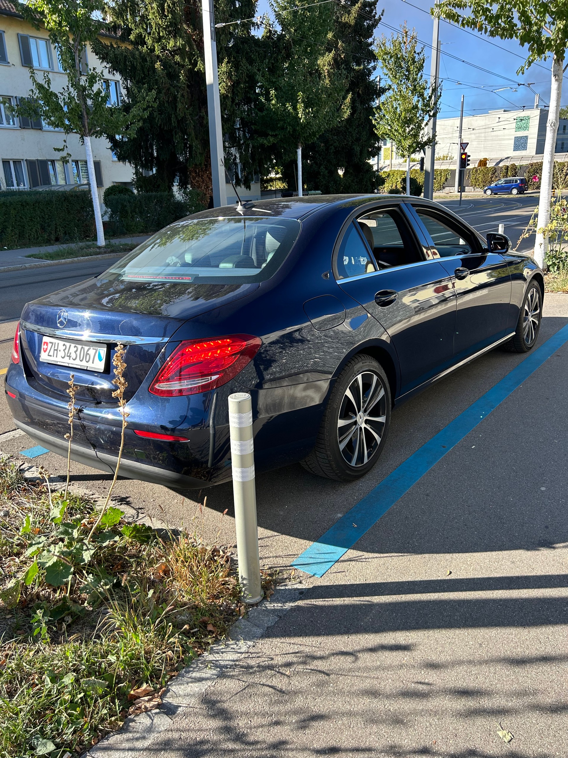MERCEDES-BENZ E 200 d-image-5