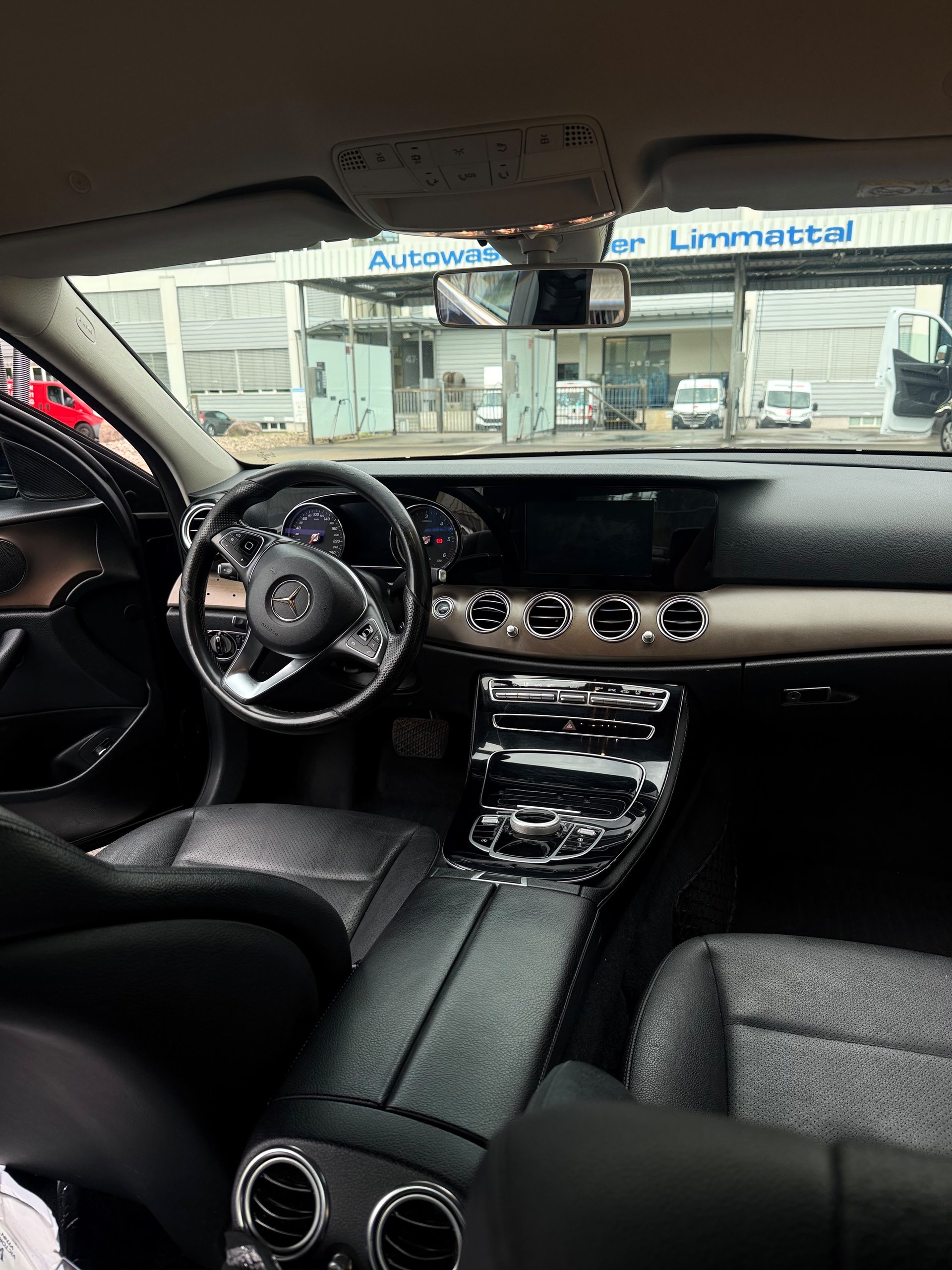 MERCEDES-BENZ E 200 d-image-1