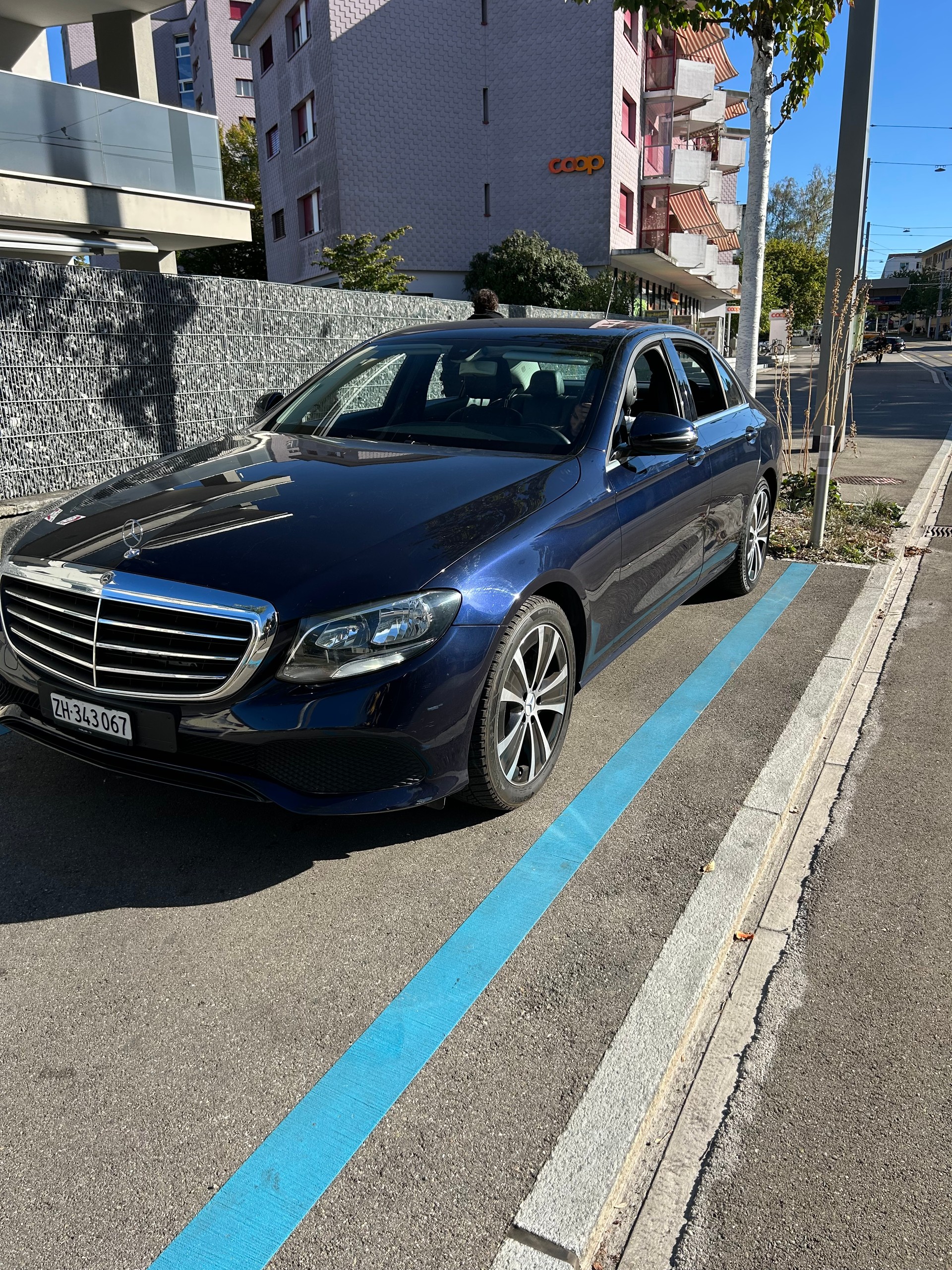 MERCEDES-BENZ E 200 d-image-4