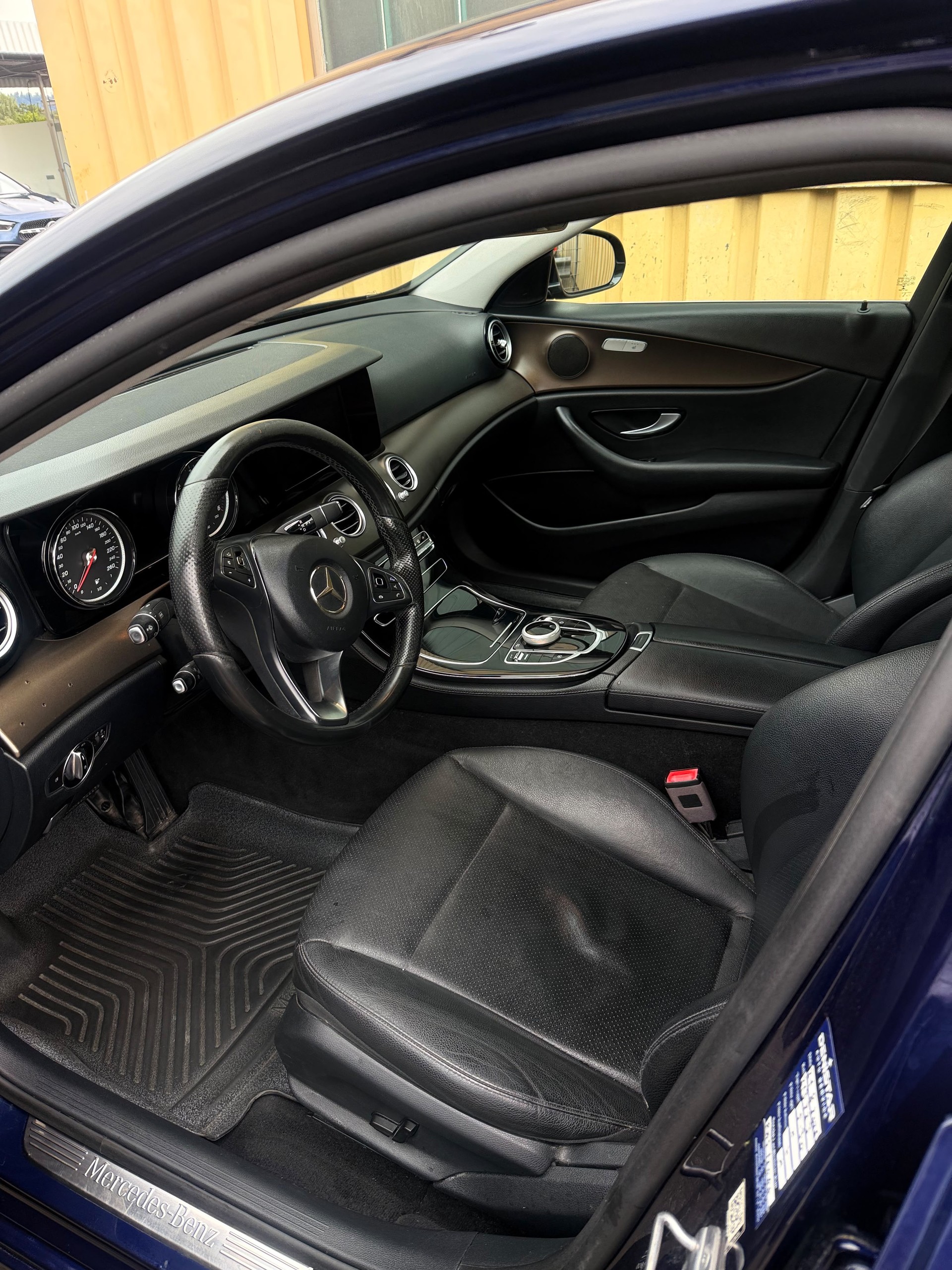 MERCEDES-BENZ E 200 d-image-2