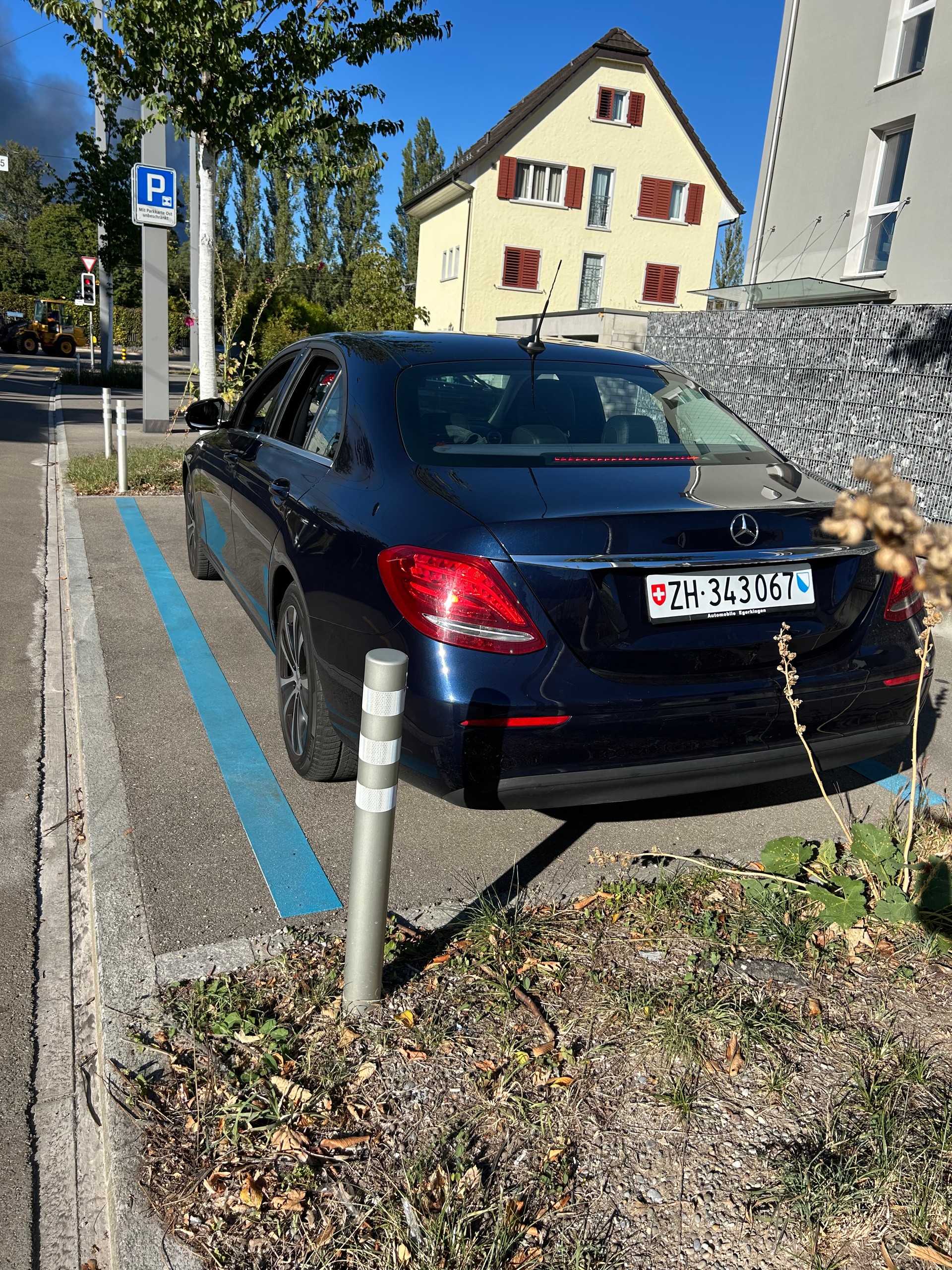 MERCEDES-BENZ E 200 d-image-3