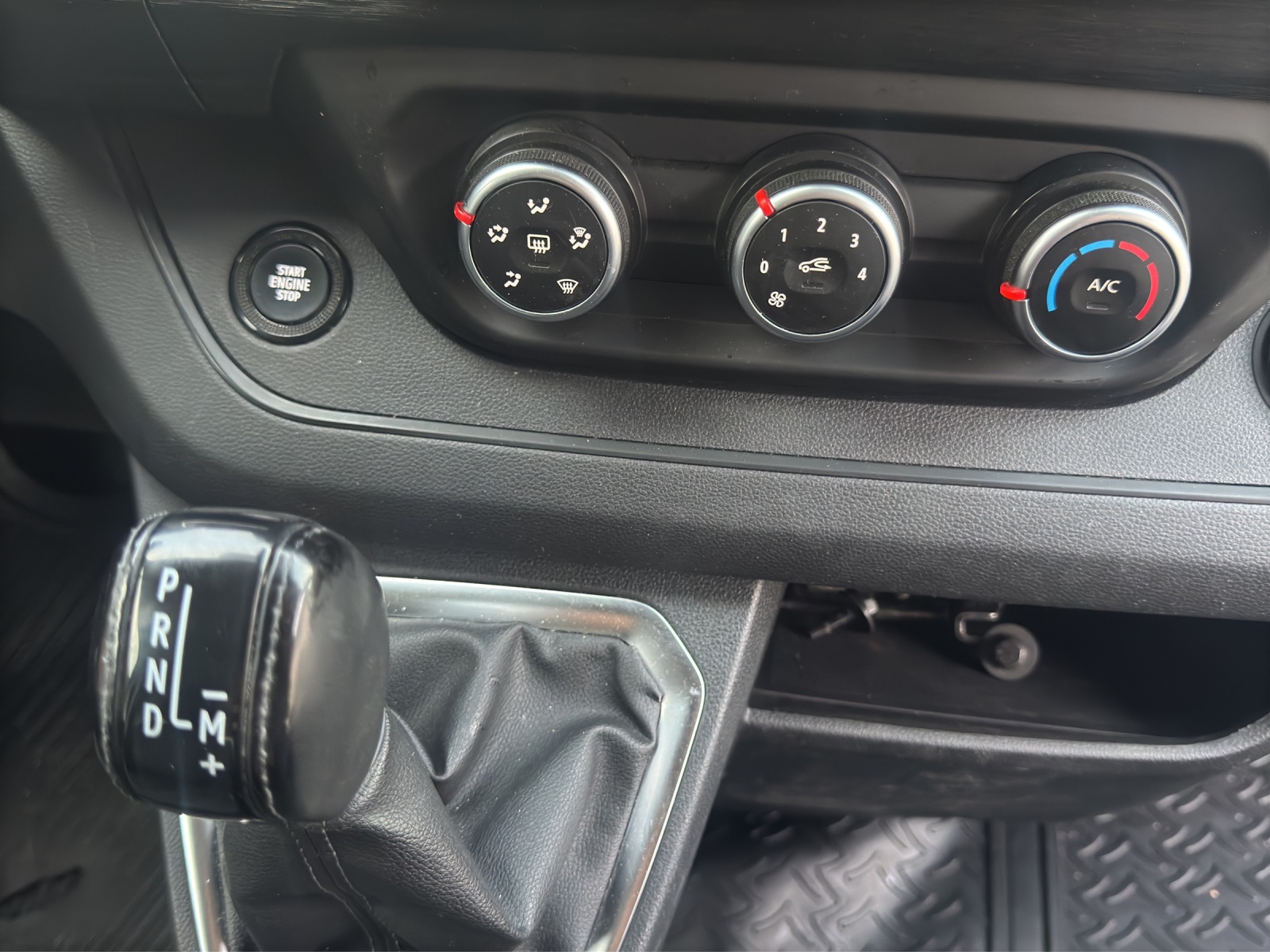 RENAULT Trafic 2.0 Blue dCi 170 Advance L2H1 EDC EN-image-17