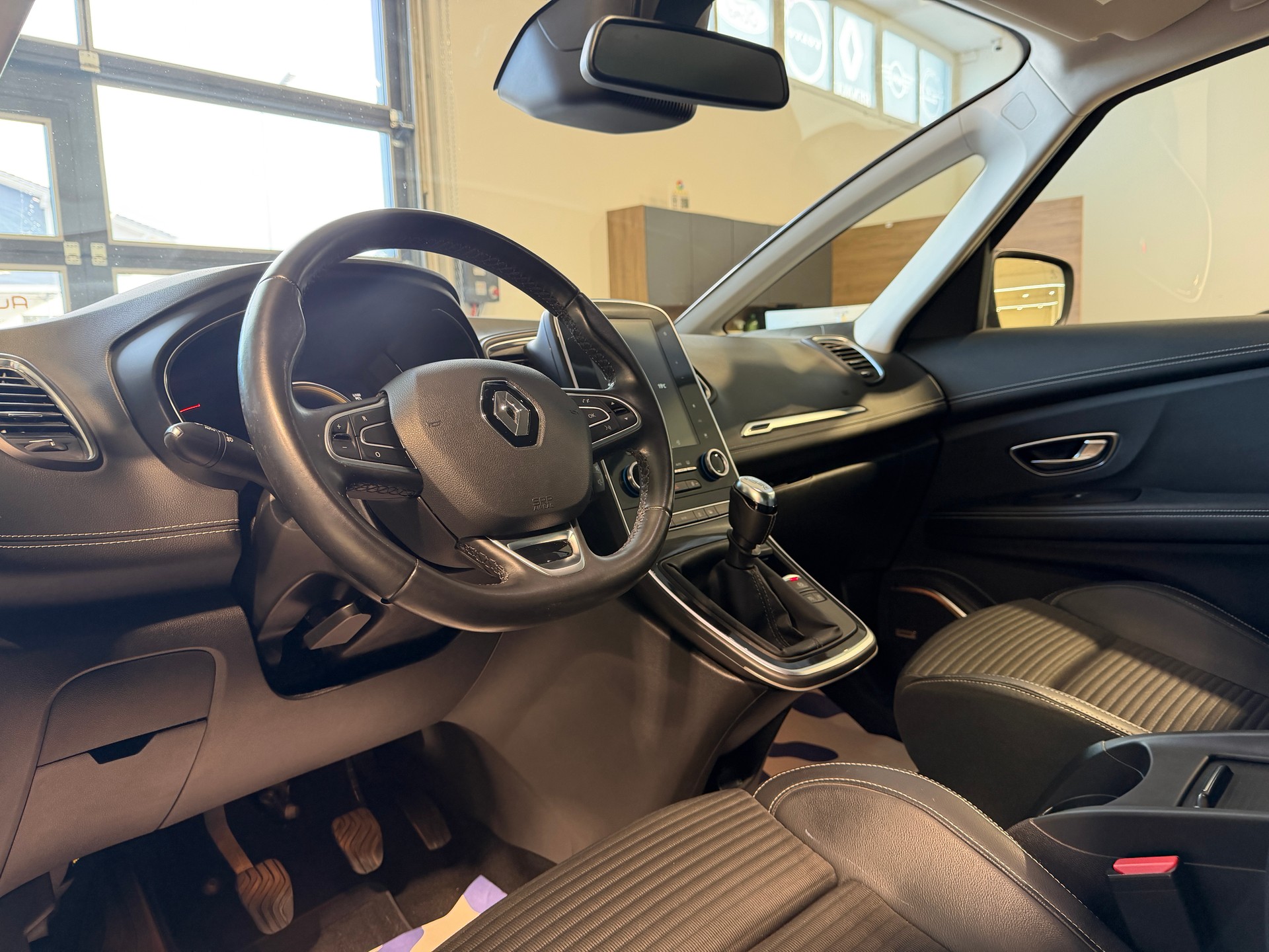 RENAULT Grand Scénic 1.2 16V Turbo Bose-showroom-element-1