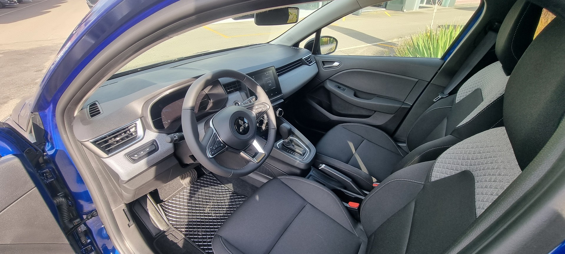 MITSUBISHI COLT 1.6 HEV Invite+-image-9