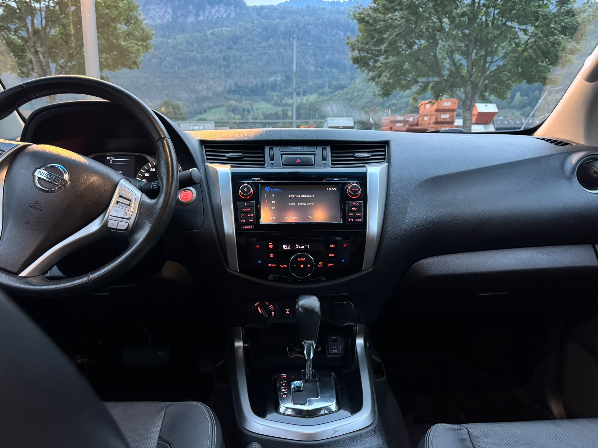 NISSAN Navara Double Cab Tekna 2.3 dCi 4WD Automatic-image-15