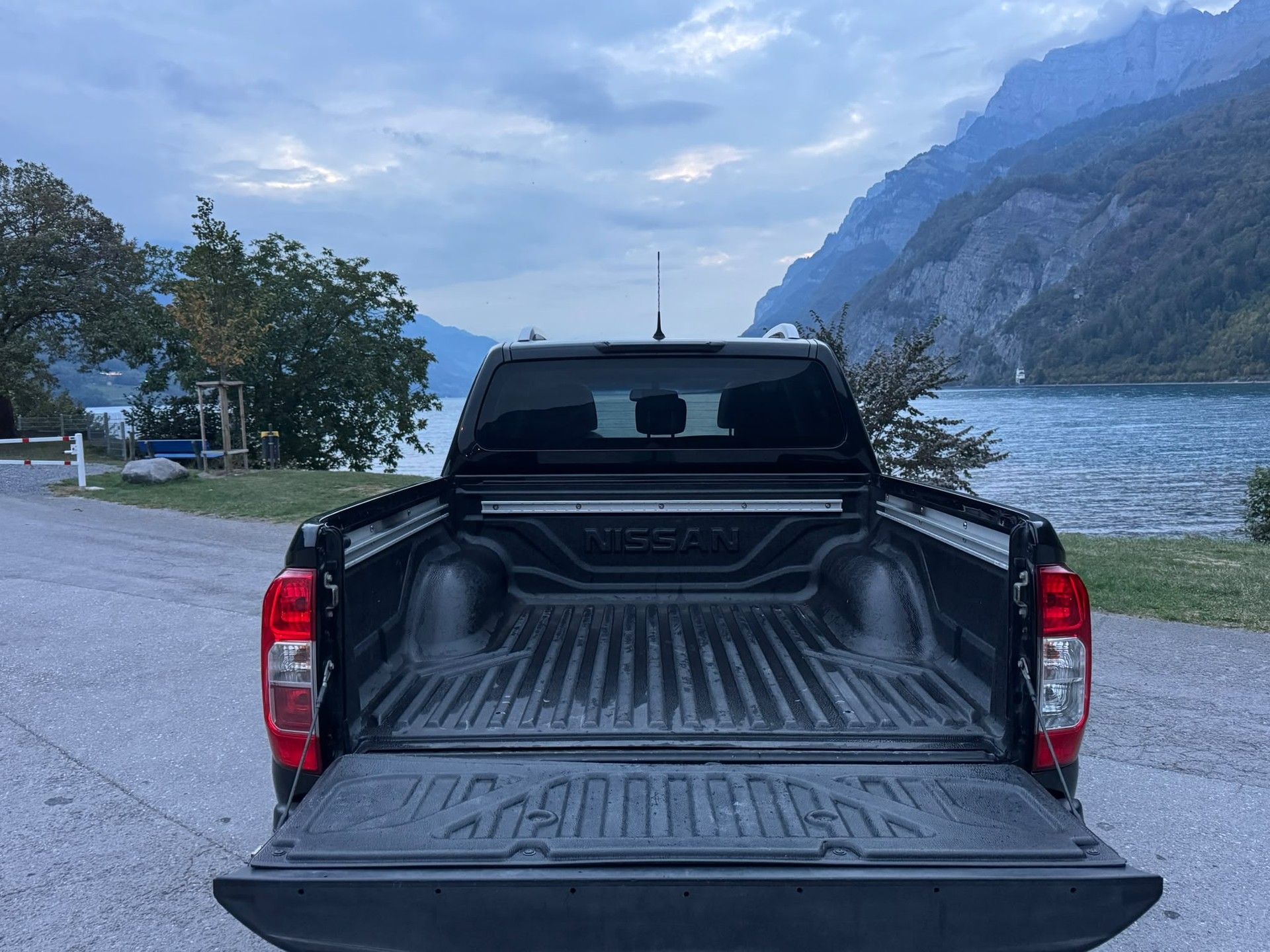 NISSAN Navara Double Cab Tekna 2.3 dCi 4WD Automatic-image-8