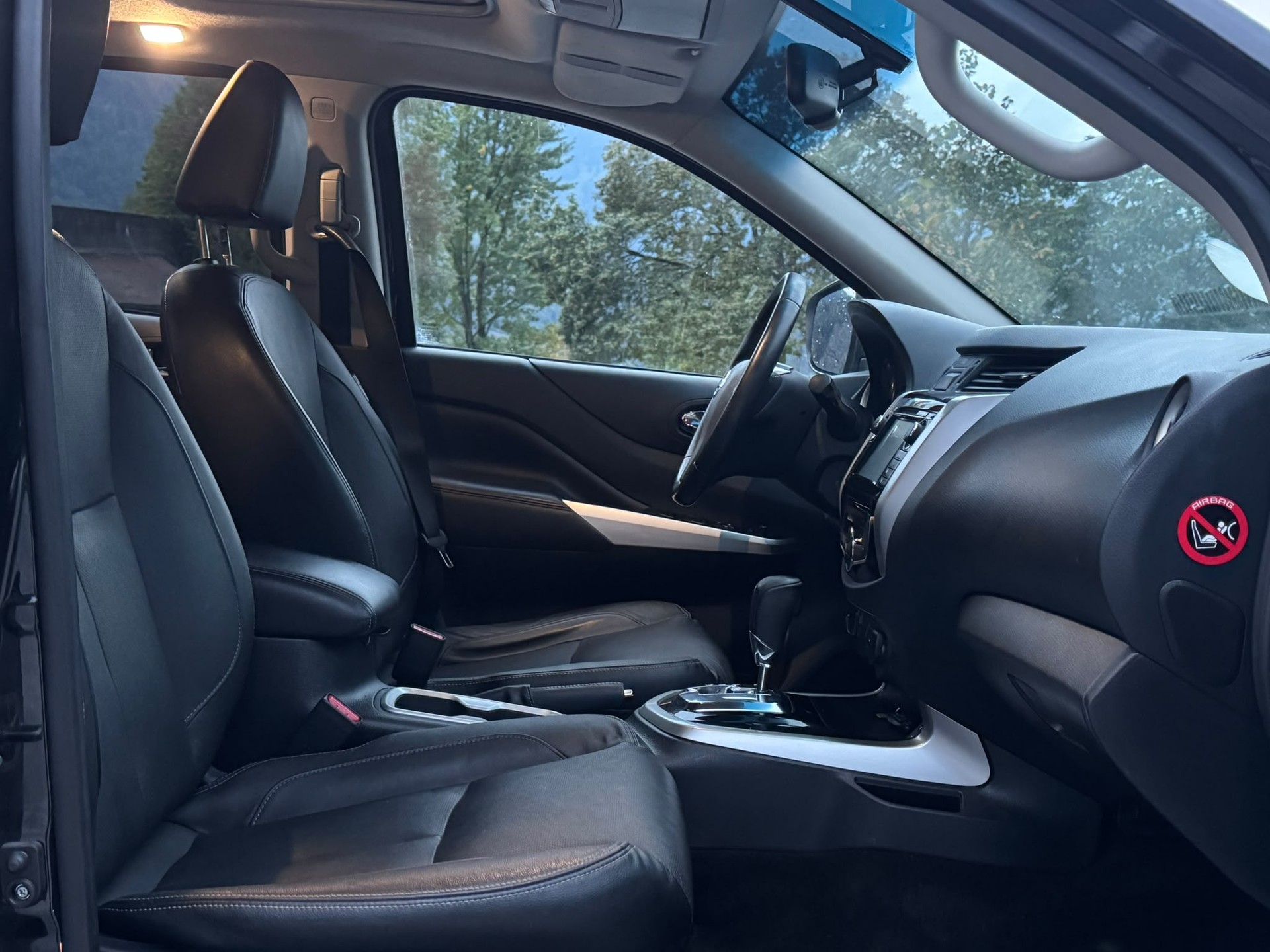 NISSAN Navara Double Cab Tekna 2.3 dCi 4WD Automatic-image-12
