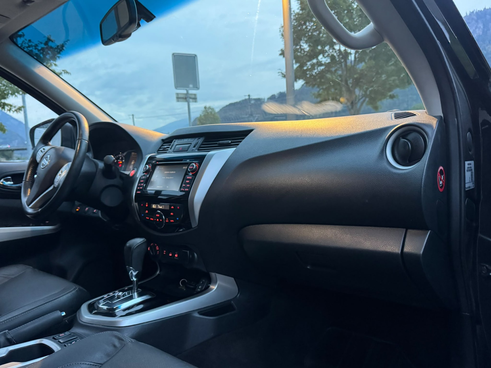 NISSAN Navara Double Cab Tekna 2.3 dCi 4WD Automatic-image-10