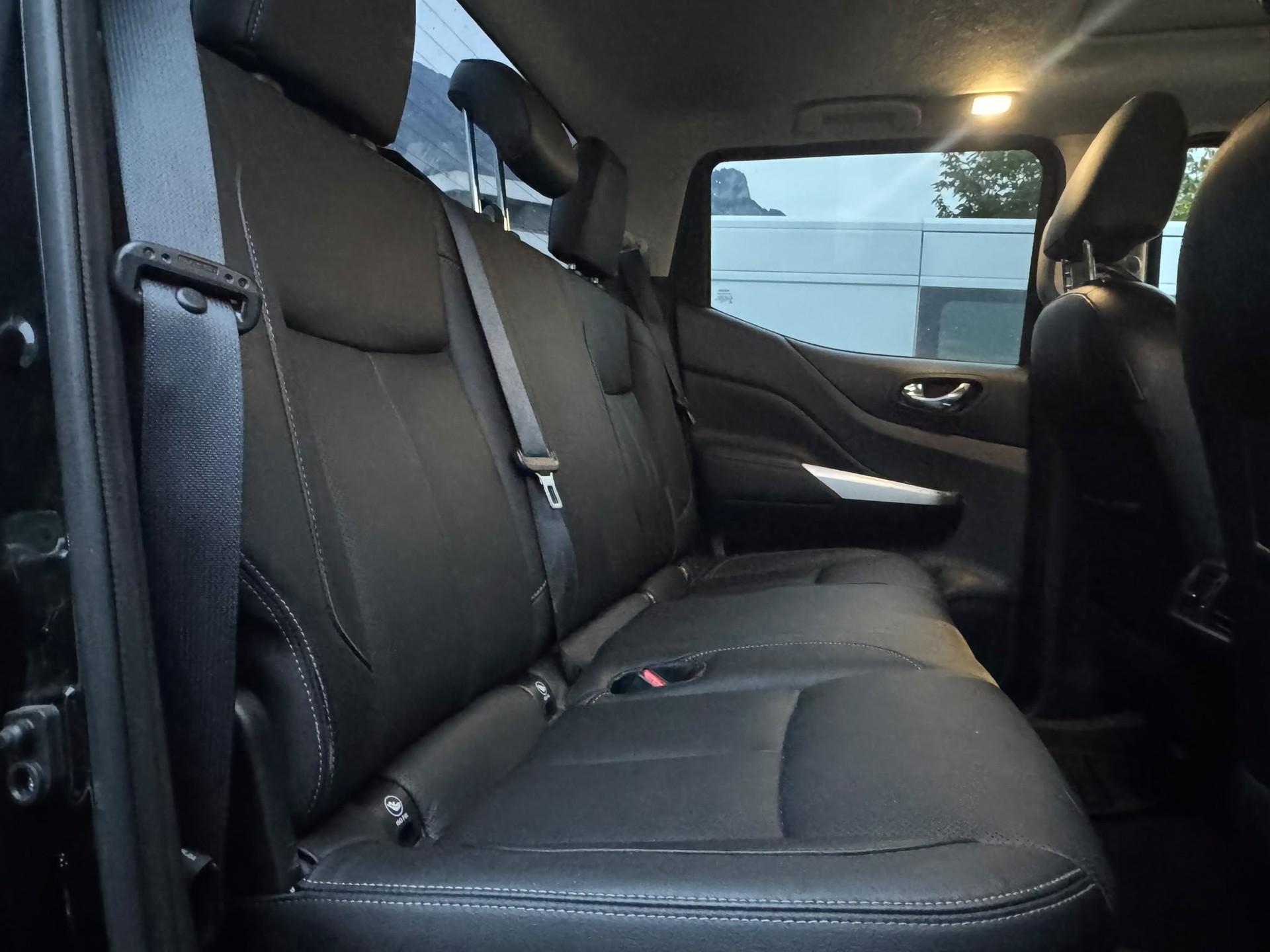 NISSAN Navara Double Cab Tekna 2.3 dCi 4WD Automatic-image-9