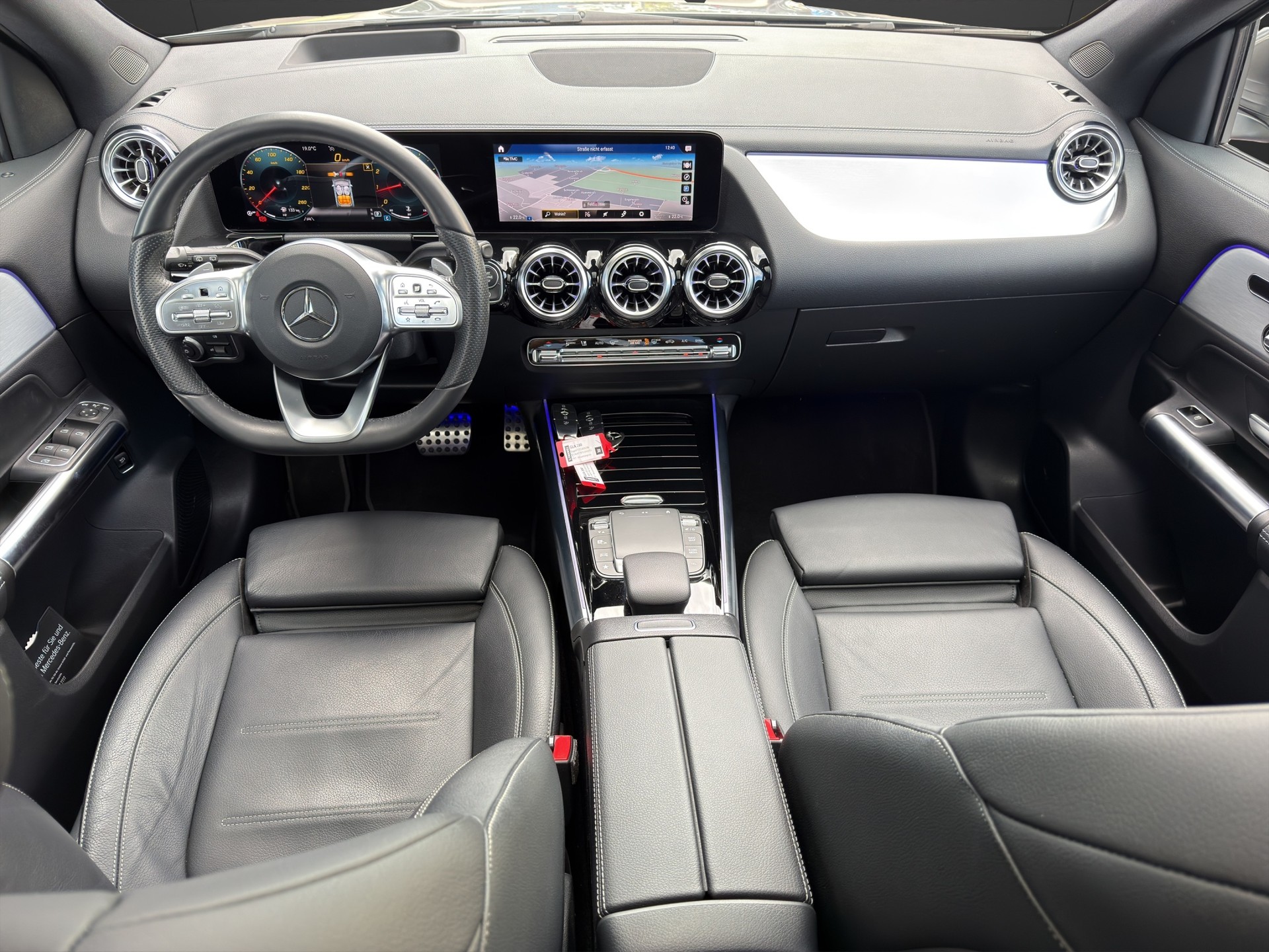 MERCEDES-BENZ GLA 200 AMG Line 7G-DCT Pano/Head Up/AHK-image-9
