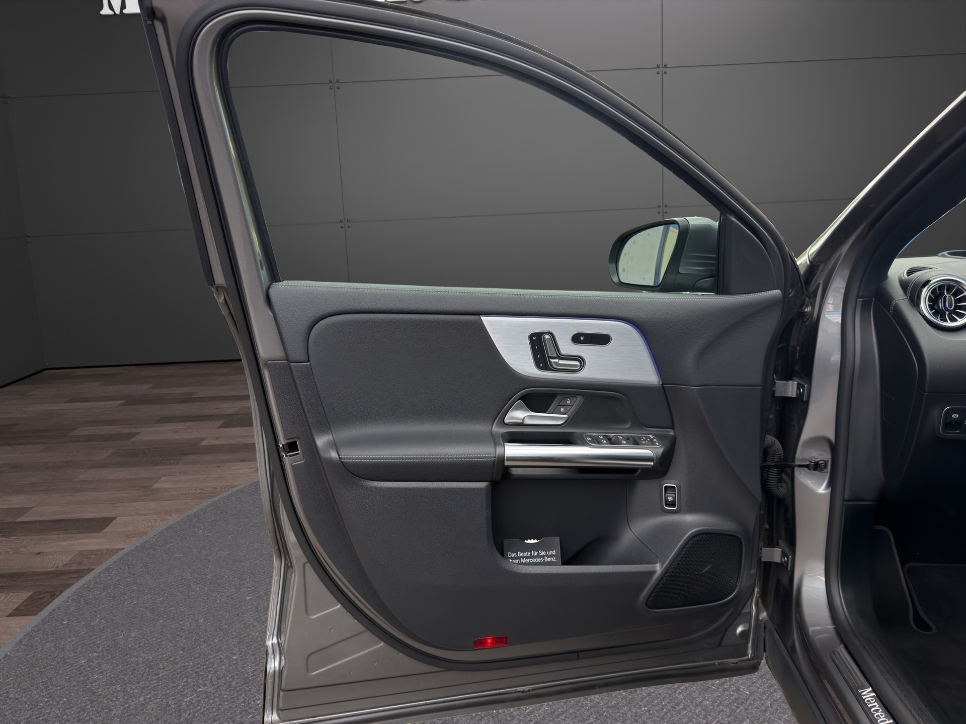 MERCEDES-BENZ GLA 200 AMG Line 7G-DCT Pano/Head Up/AHK-image-21