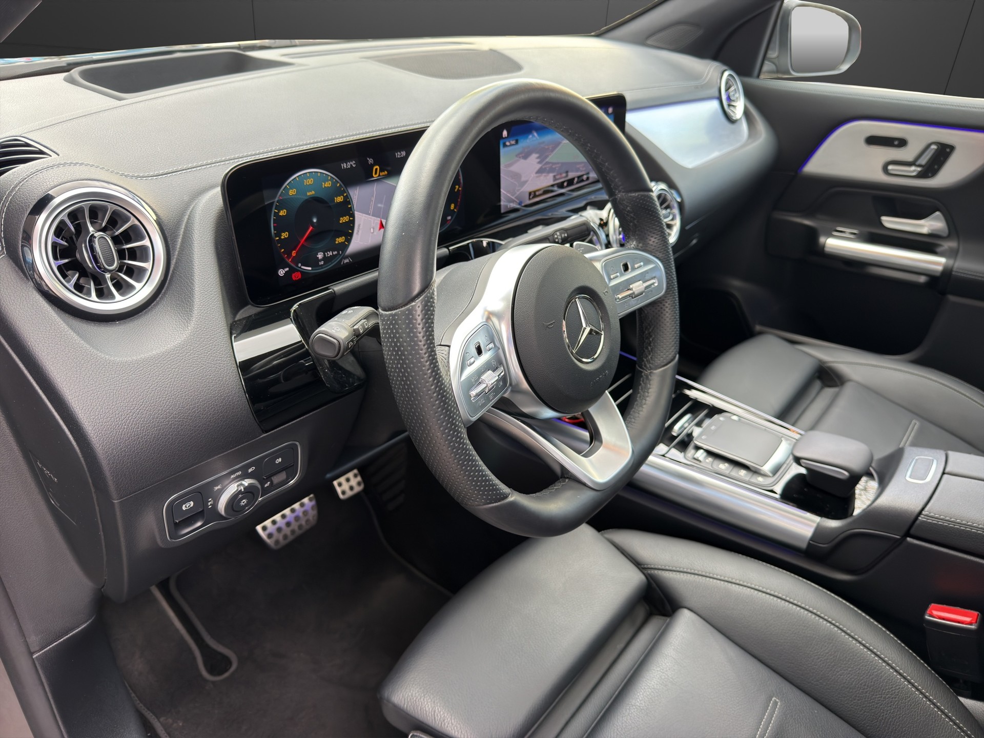 MERCEDES-BENZ GLA 200 AMG Line 7G-DCT Pano/Head Up/AHK-image-20