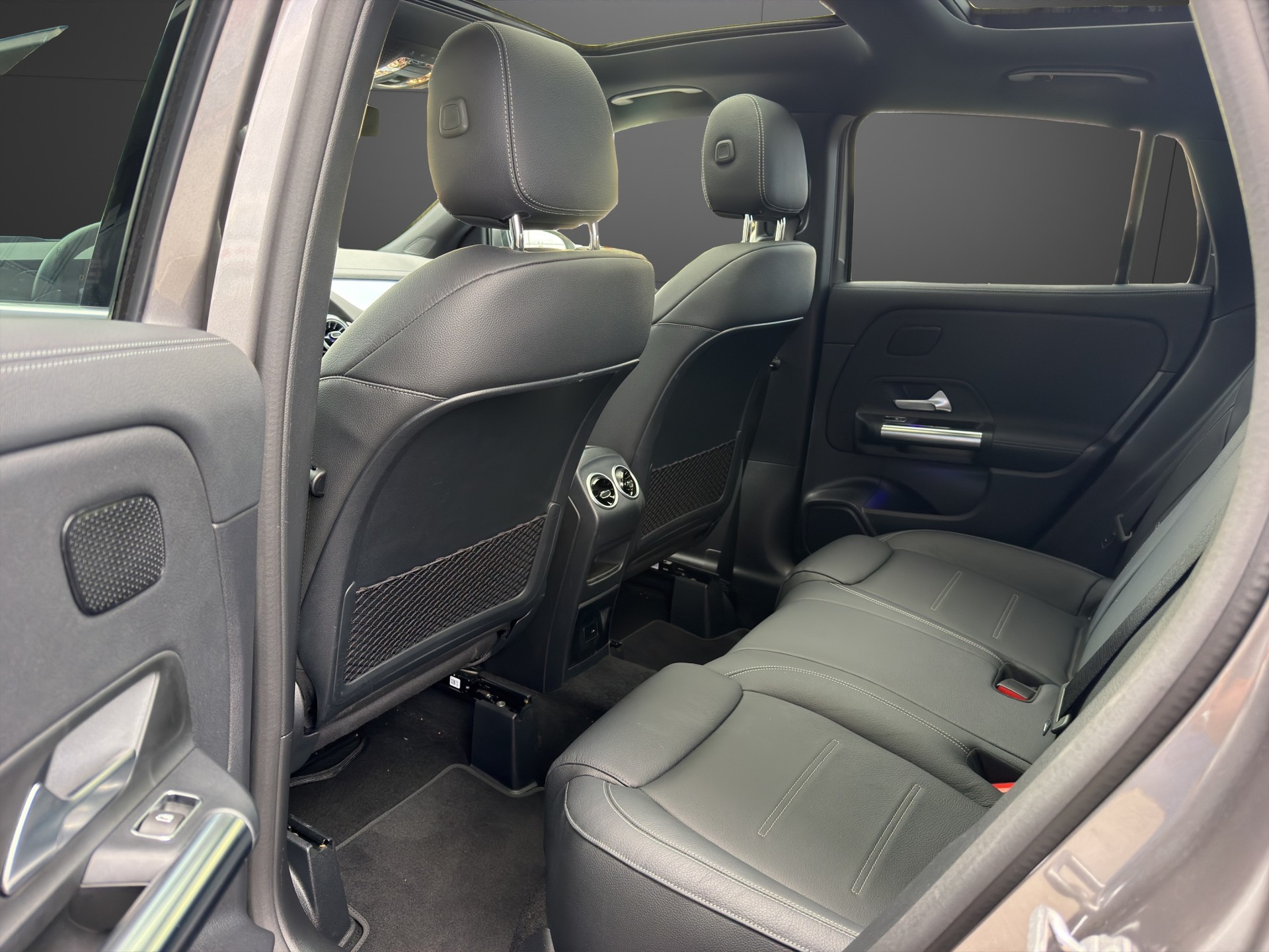 MERCEDES-BENZ GLA 200 AMG Line 7G-DCT Pano/Head Up/AHK-image-15